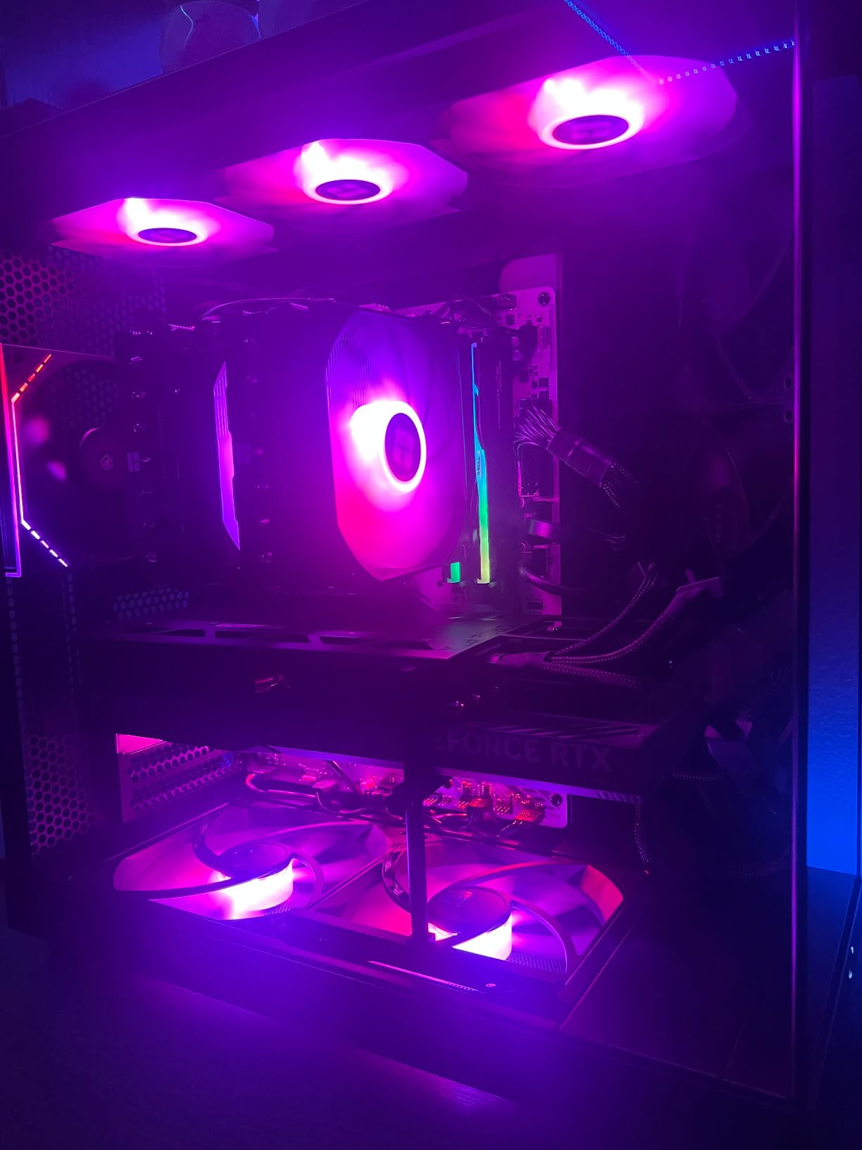GIGABYTE GeForce RTX 4080 Super WINDFORCE V2 16G Graphics Card, 3X WINDFORCE Fans, 16GB 256-bit GDDR6X, GV-N408SWF3V2-16GD Video Card customer photo 2