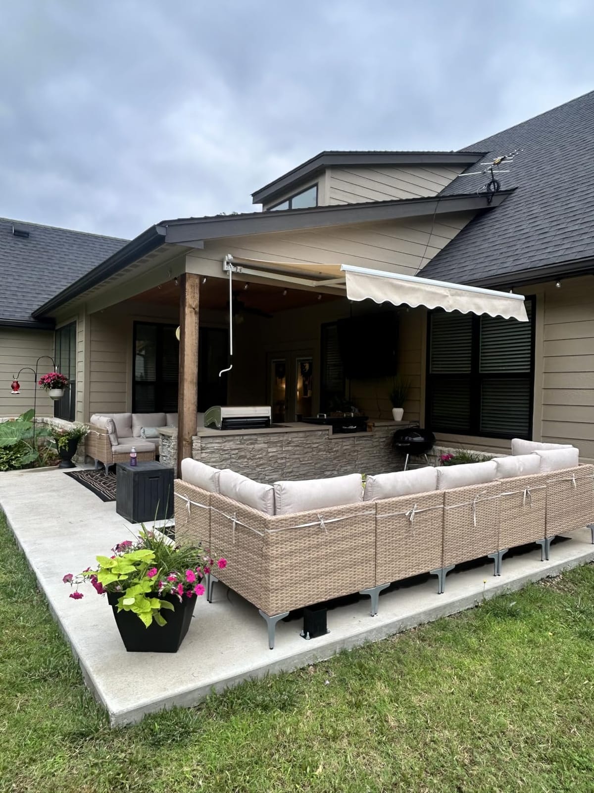 Yardenaler 10x8 FT Manual Retractable Patio Awning, Outdoor Window Sun Shade Shelter with Crank Handle & Canopy for Deck, Backyard, Garden, Balcony, Gray customer photo 1