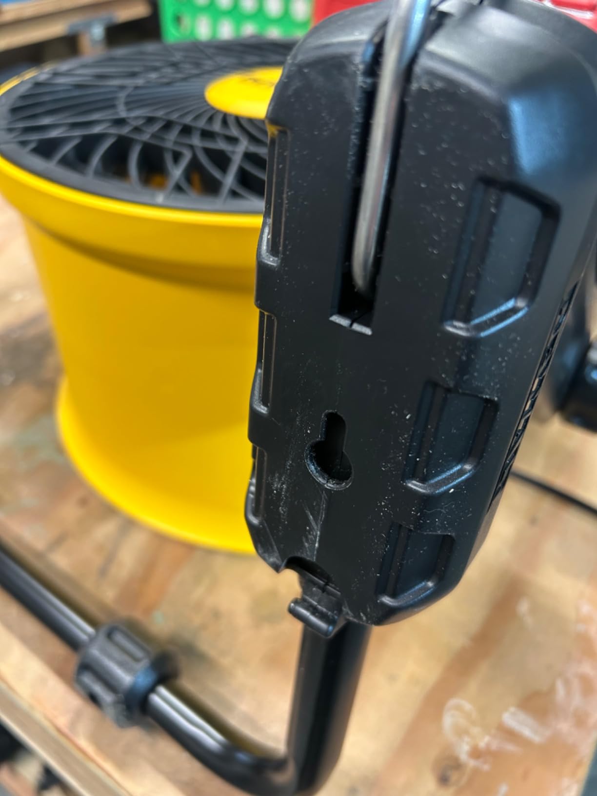 DEWALT 16-Inch High-Velocity Floor Fan, 3-Speed Plug-In Shop Fan, Compact 360° Adjustable Drum Fan for Garage, Workshop, Warehouse and Basement, DXF1616 customer photo 2