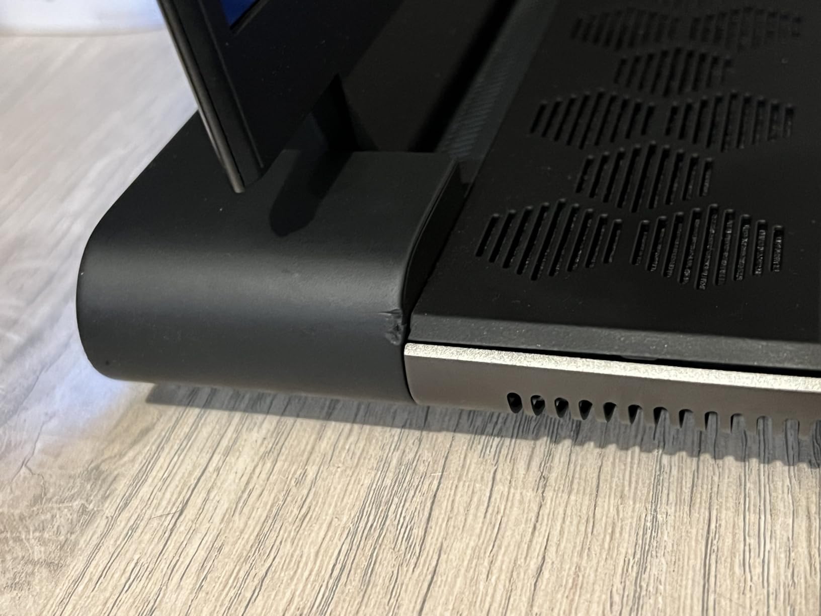 Alienware M18 R2 Gaming Laptop - 18 QHD+ 165Hz 3ms Display, Intel Core i9-14900HX, 32GB DDR5 RAM, 1TB SSD, NVIDIA GeForce RTX 4080 12 GB GDDR6, Windows 11 Home, Onsite Service - Dark Metallic Moon customer photo 1