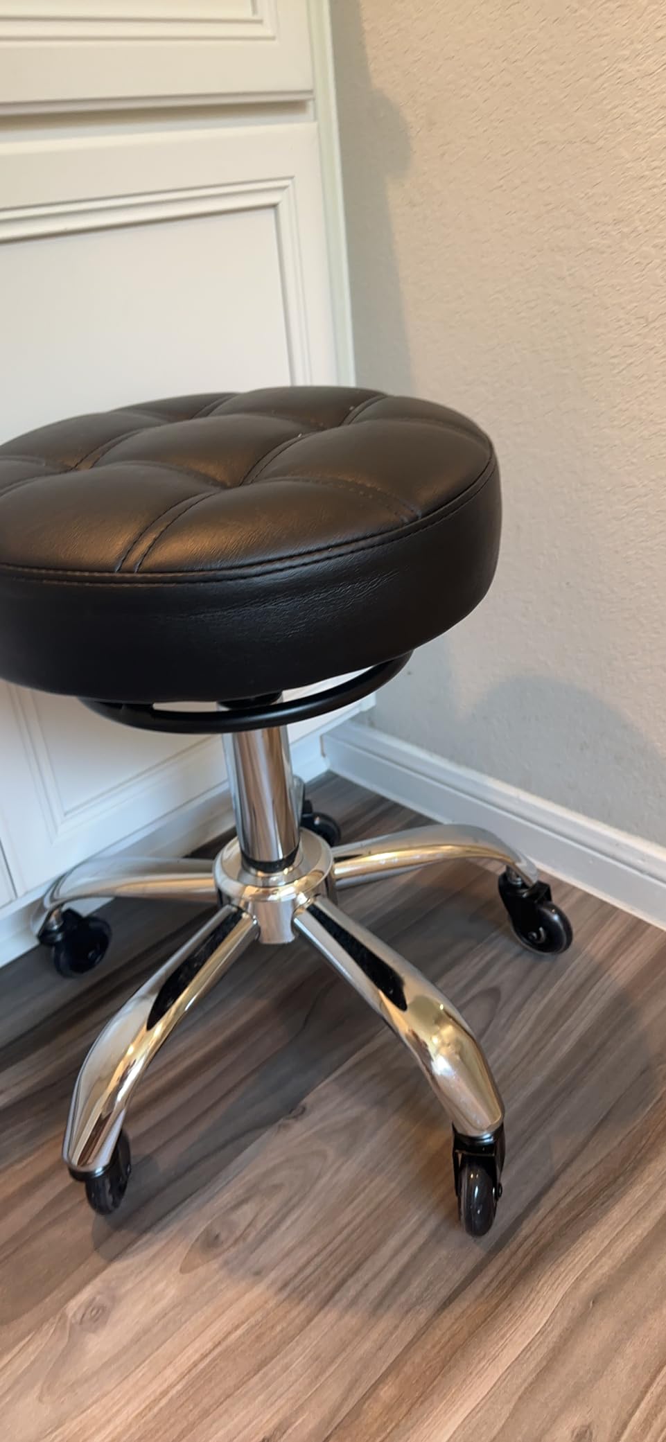 YEEZEE Rolling Stool Heavy Duty 400lbs: No Squeak, No Tip, Black customer photo 1