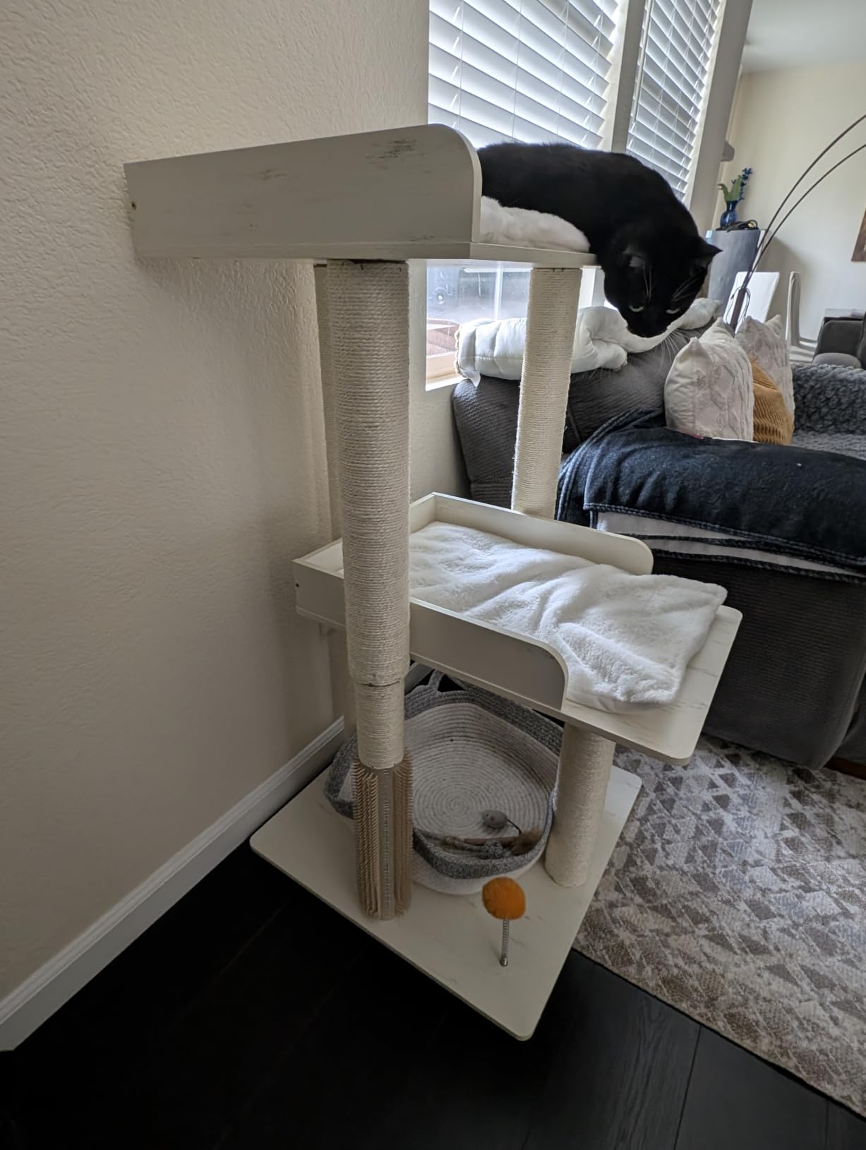 FourFurPets Modern Cat Tree for Indoor Cats Large Adult, Large Platforms customer photo 1