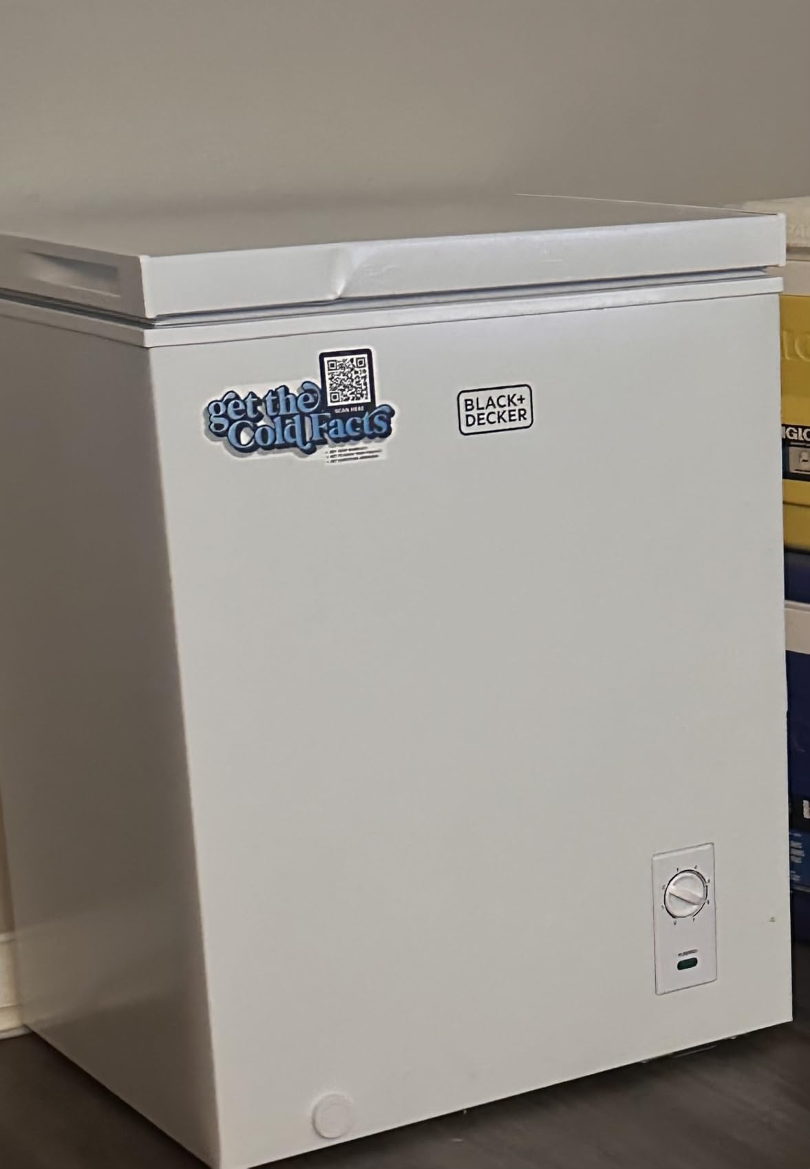 BLACK+DECKER 2.0 Cu. Ft. Compact Chest Freezer, BCFK206, White | Deep Freezer Holds Up To 70 Lbs. of Frozen Food, Removable Storage Basket, Mechanical Temperature Control, Manual Defrost customer photo 2
