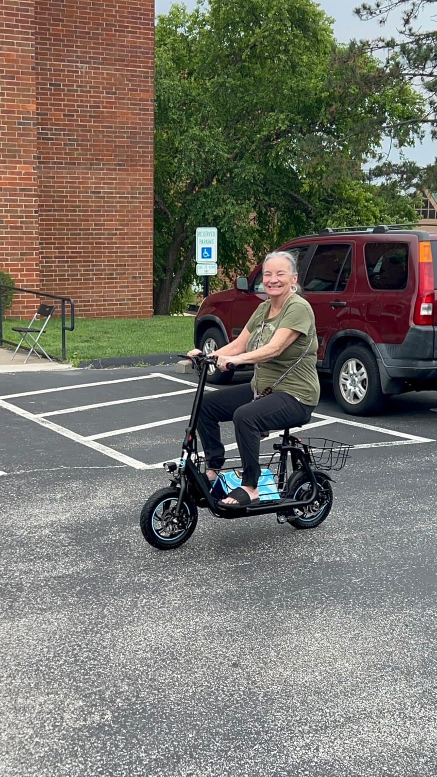 Gyroor Electric Scooter with Seat for Adults 20 Miles Range | 550W Motor, Pet Basket, 18.6 MPH Speed, 12