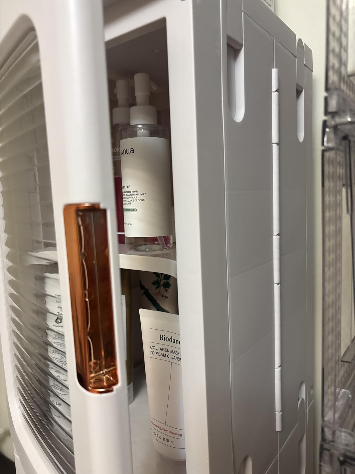 VECELO 4-Tier Narrow Storage Cabinet with Wheels, White customer photo 1
