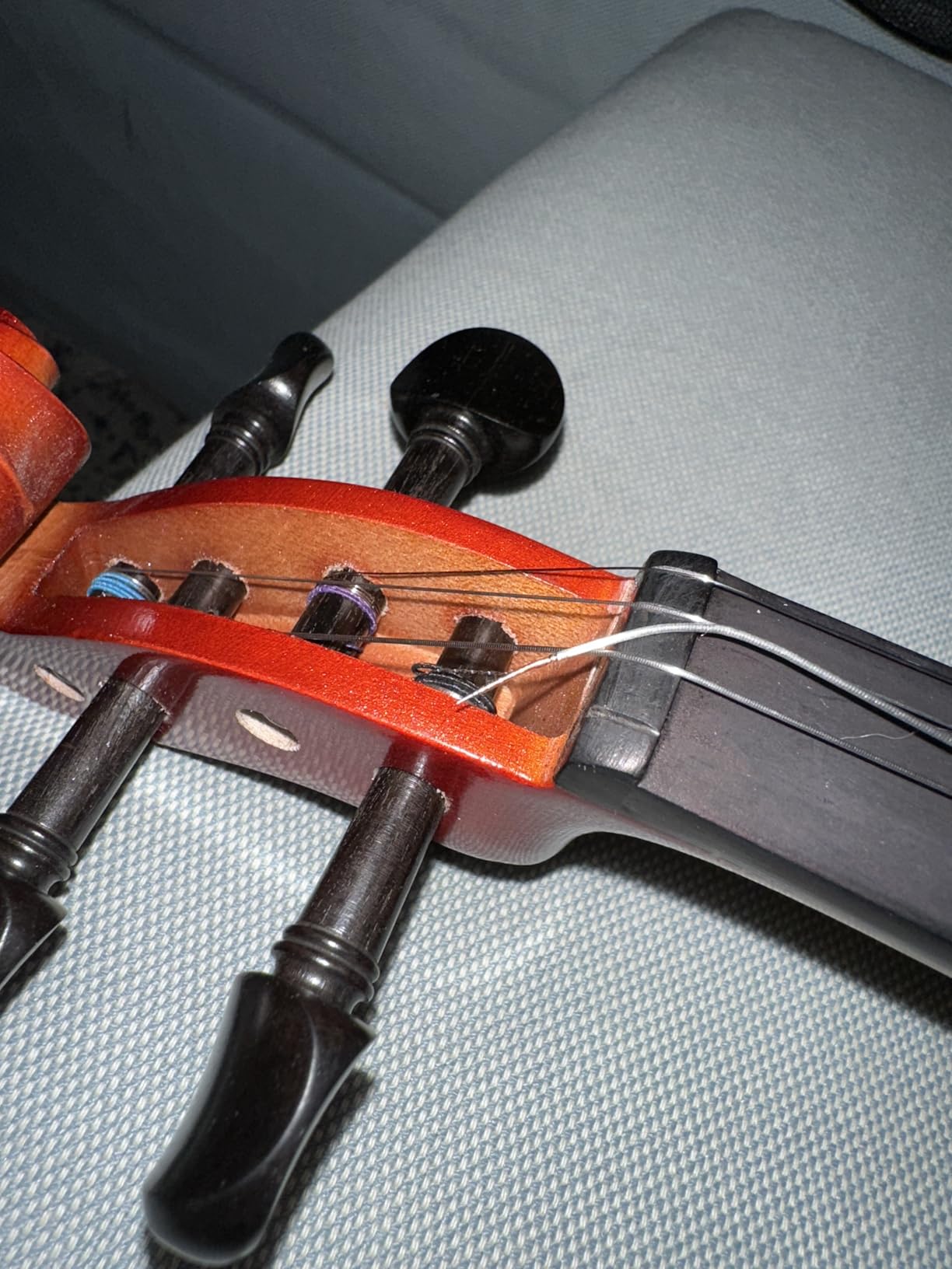 Electric Violin, 4/4 Full Size Solid Silent Fiddle with Ebony Fittings, Silent Electric Violin Kit for Beginner Students (Mahogany) customer photo 1