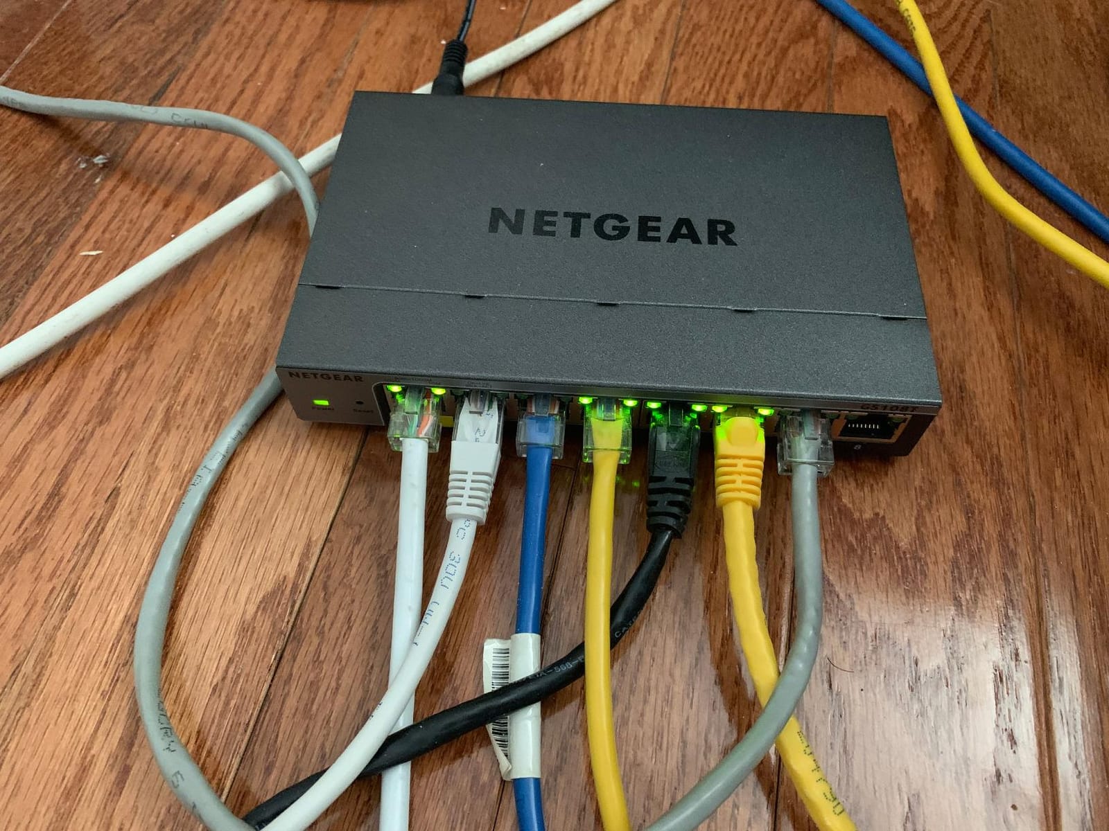 NETGEAR 24-Port Gigabit Ethernet Smart Managed Network Switch (GS724T) customer photo 2