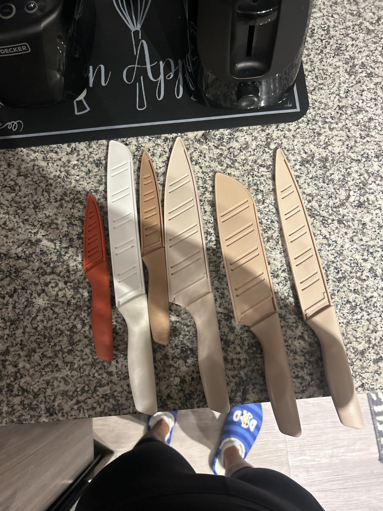 Astercook Knife Set, 13 Pieces Kitchen Knives Set with Healthy Anti-Rust Coating, Dishwasher Safe, Stainless Steel Chef Knife Sets with 6 Blade Guards, Perfect Holiday Gifts for Kitchen customer photo 1