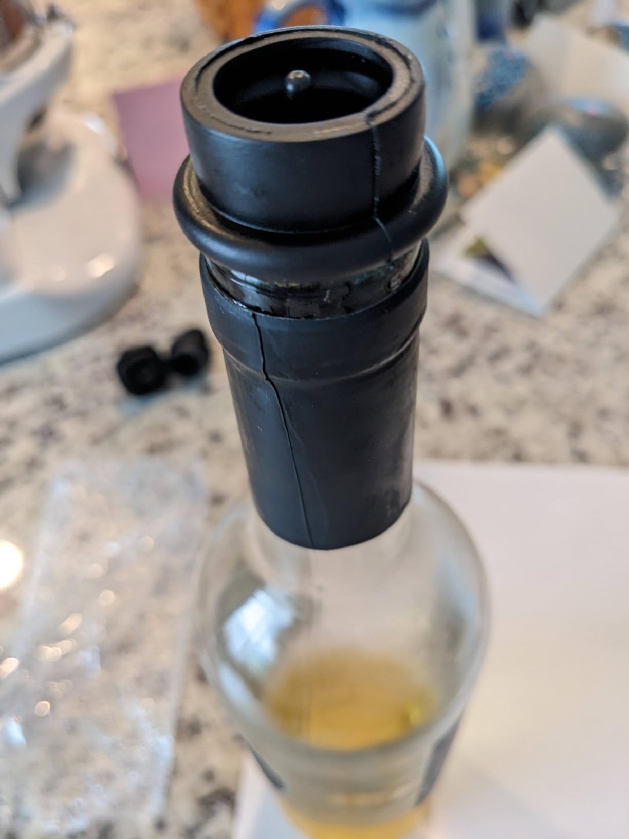 WOTOR Wine Saver Vacuum Pump with 4 Stoppers, Wine Preserver, Black customer photo 2