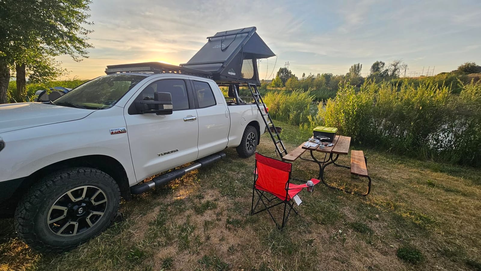 WildFinder Rooftop Tent, Hard Shell Roof Top Tent for Jeep SUV Truck Van customer photo 1