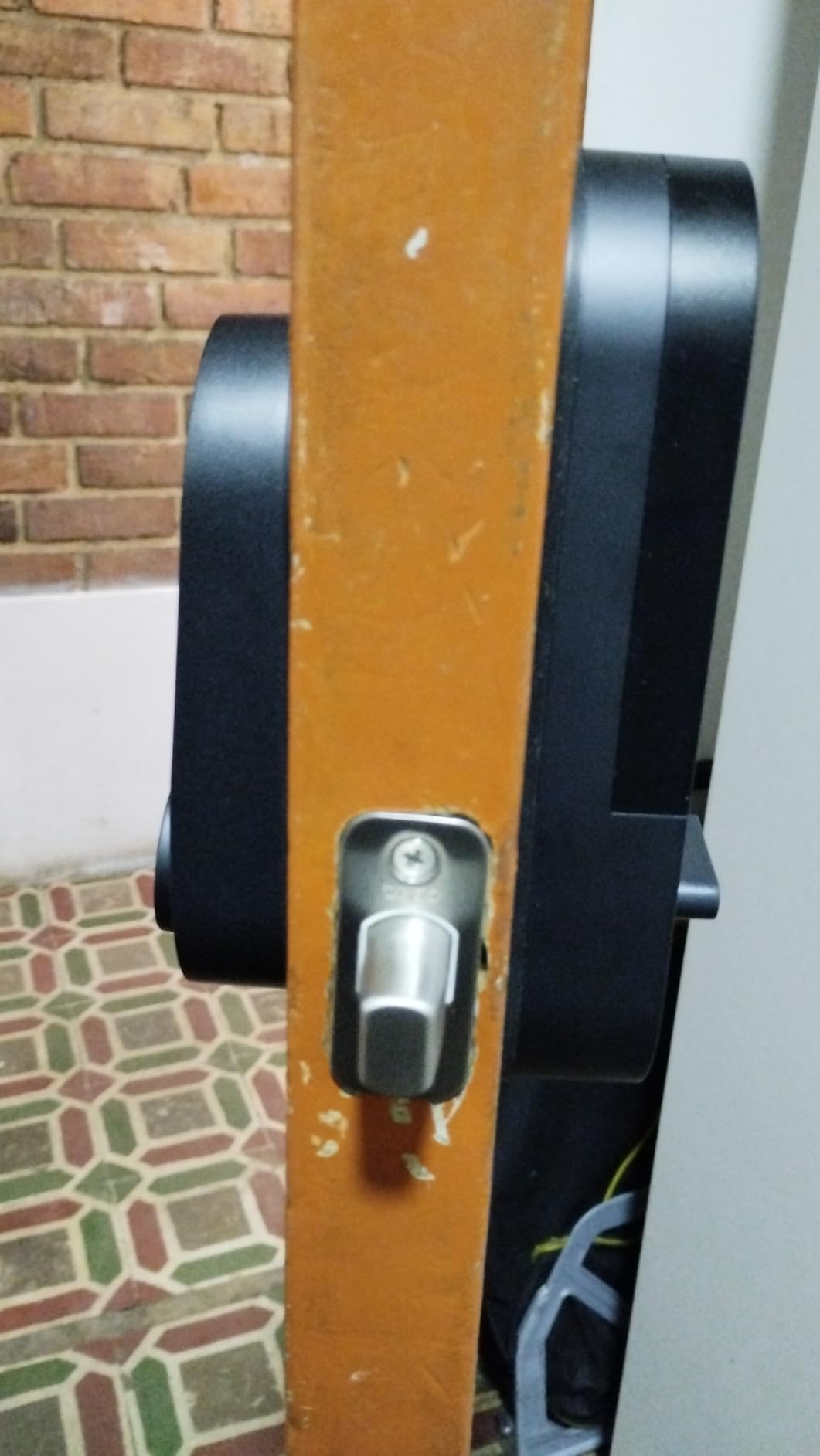 Tapo Smart Wi-Fi Door Lock, Deadbolt, Fingerprint Recognition, DL110 customer photo 1
