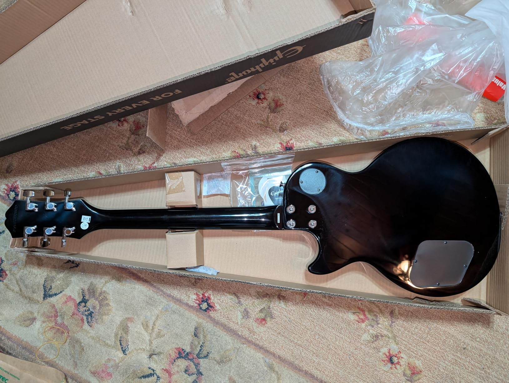 Epiphone Les Paul Tribute Lefty, Heritage Cherry Sunburst customer photo 2