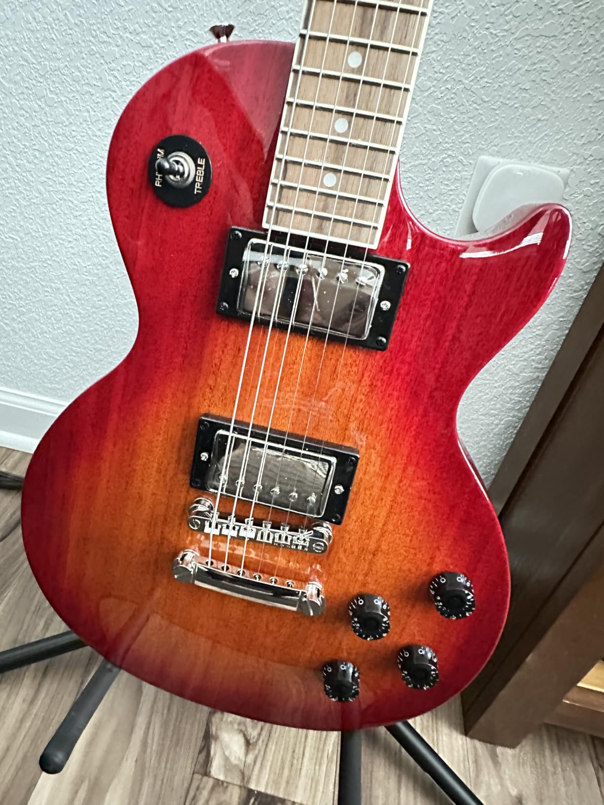 Epiphone Les Paul Tribute, Heritage Cherry Sunburst customer photo 2
