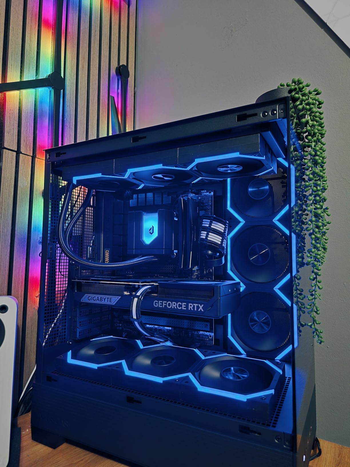 ASUS A31 Black ATX Mid-Tower Gaming Case, Dual Tempered Glass, Frameless, BTF Hidden Connectors, 360 AIO Support, Angled Base, ARGB, Optimized Airflow, Seamless Cable Management, 2 Year Warranty customer photo 1