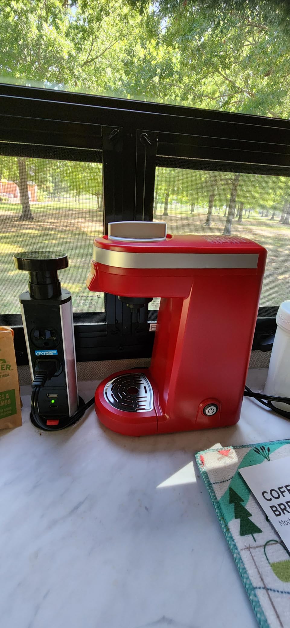 CHULUX Mini Single Serve Coffee Maker, Portable Pod Coffee Machine, White customer photo 2