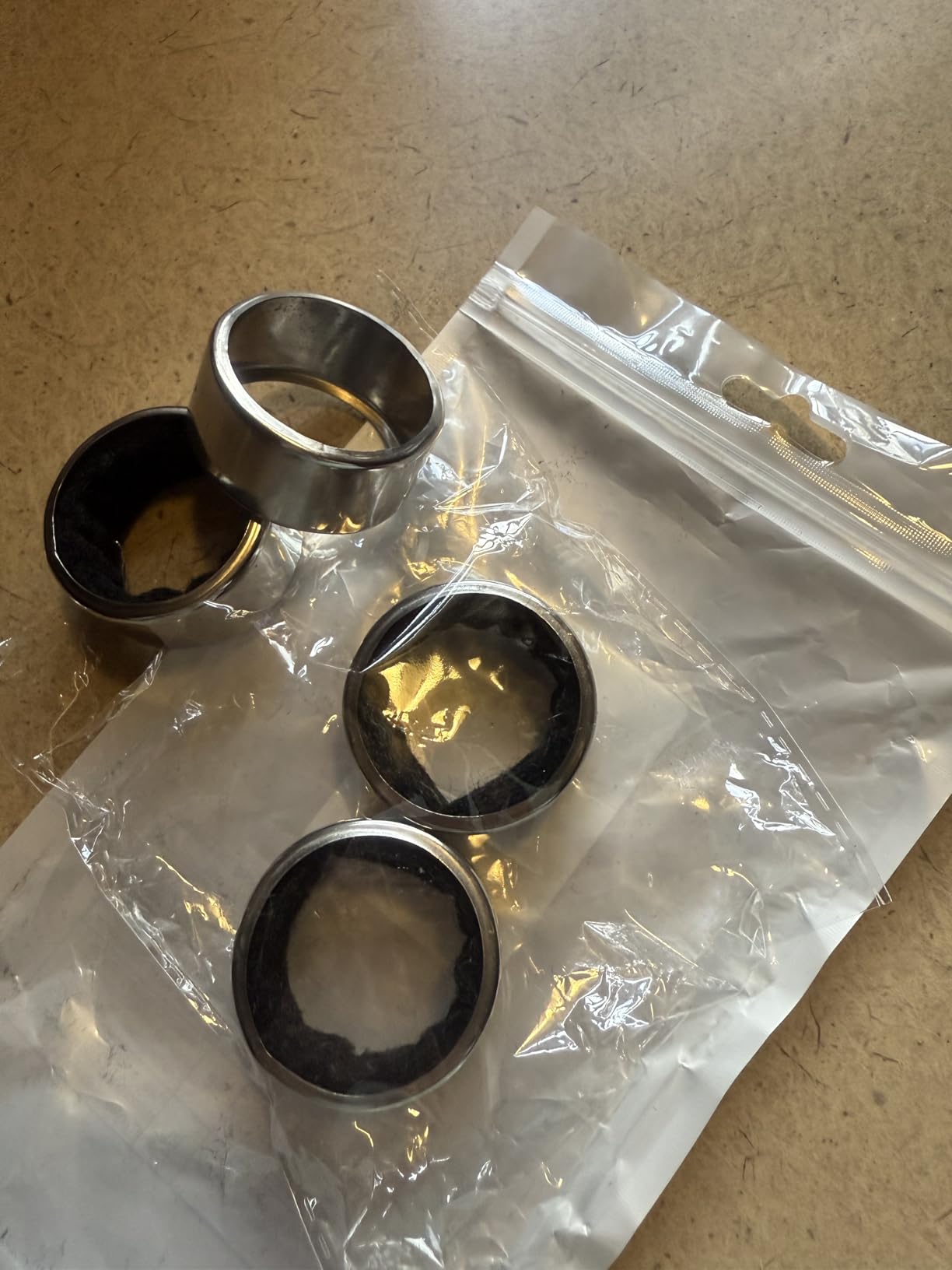 4PCS Wine Drip Ring, Wine Drip Collars Stainless Steel Wine Collar Drip Ring Simple Wine Bottle Drip Collar with Velvet Felts Clever Dripper Guard Holder Tools Bar Kitchen Gadgets Wine Accessories customer photo 1
