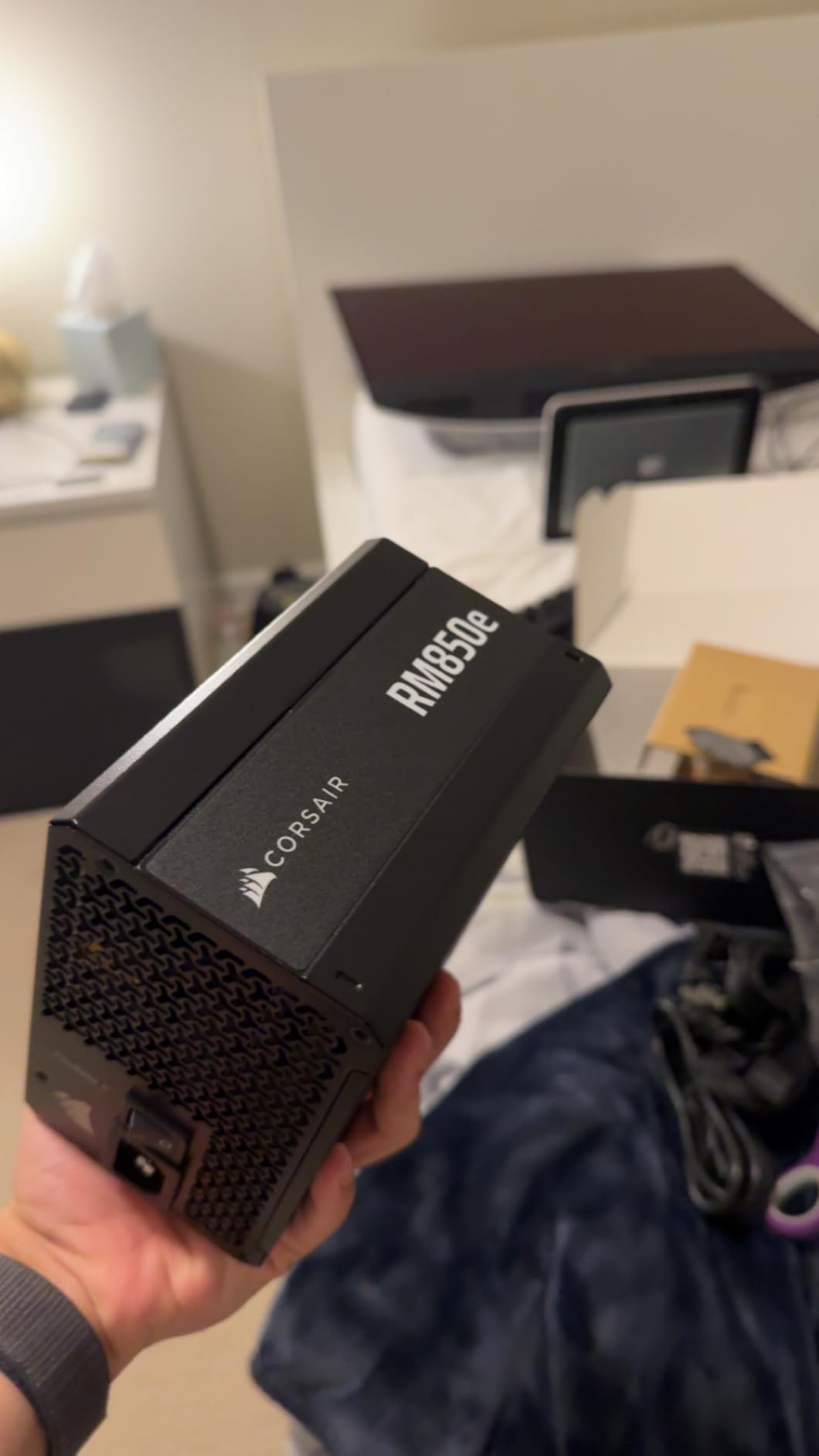 CORSAIR RM850e (2025) ATX 3.1 PCIe 5.1 Ready 850W Power Supply - Black | Native 12V-2x6 Cable Included, Low-Noise, Fully Modular, Cybenetics Gold, Modern Standby Mode, NA customer photo 1