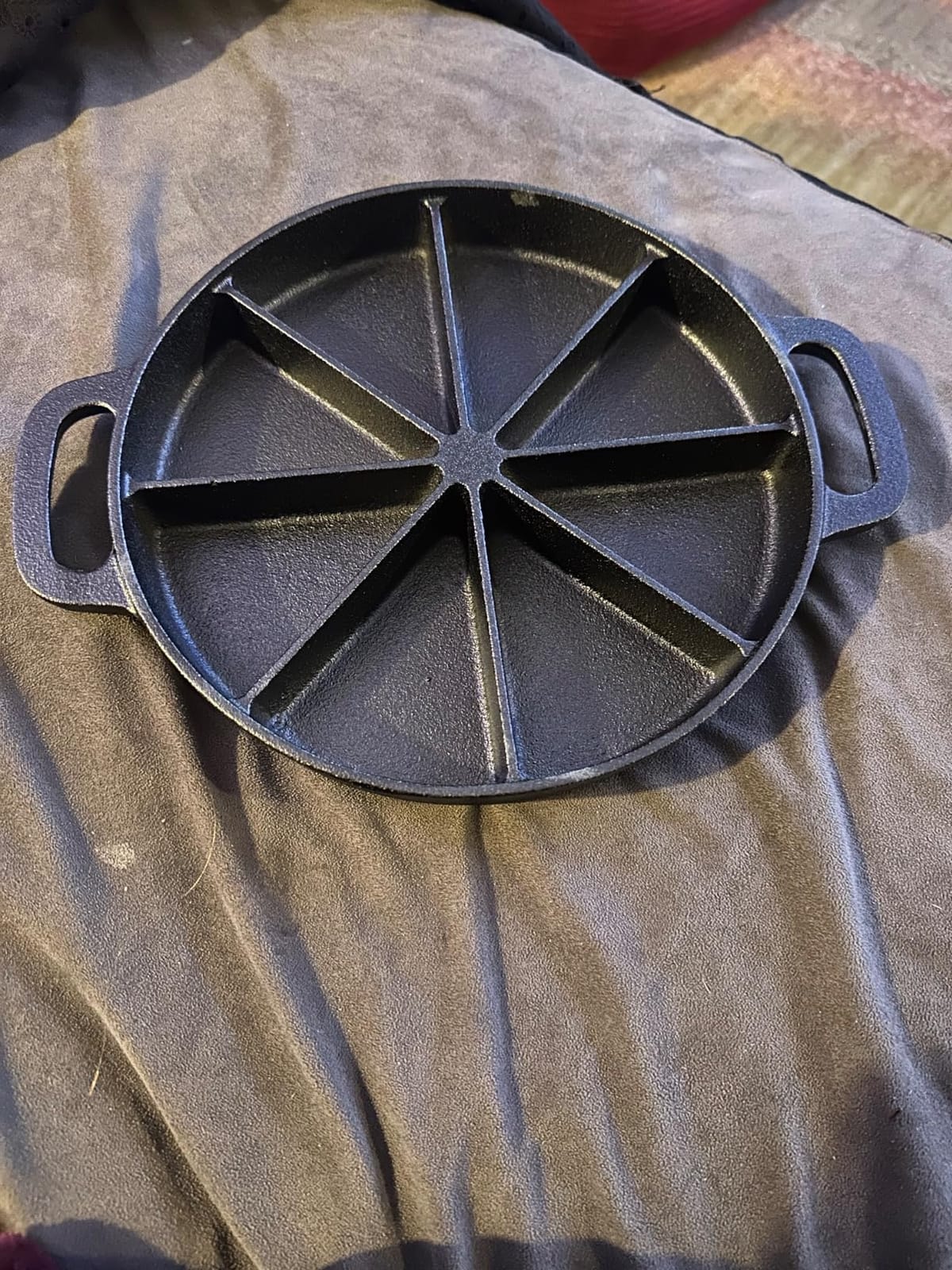 Modern Innovations Classic Cast Iron Wedge Pan, Non-Stick Cornbread Skillet with Easy Transport Handles, 8 Slice Divided Cast Iron Baking Pan for Scones, Biscuits, Breads & Desserts customer photo 1