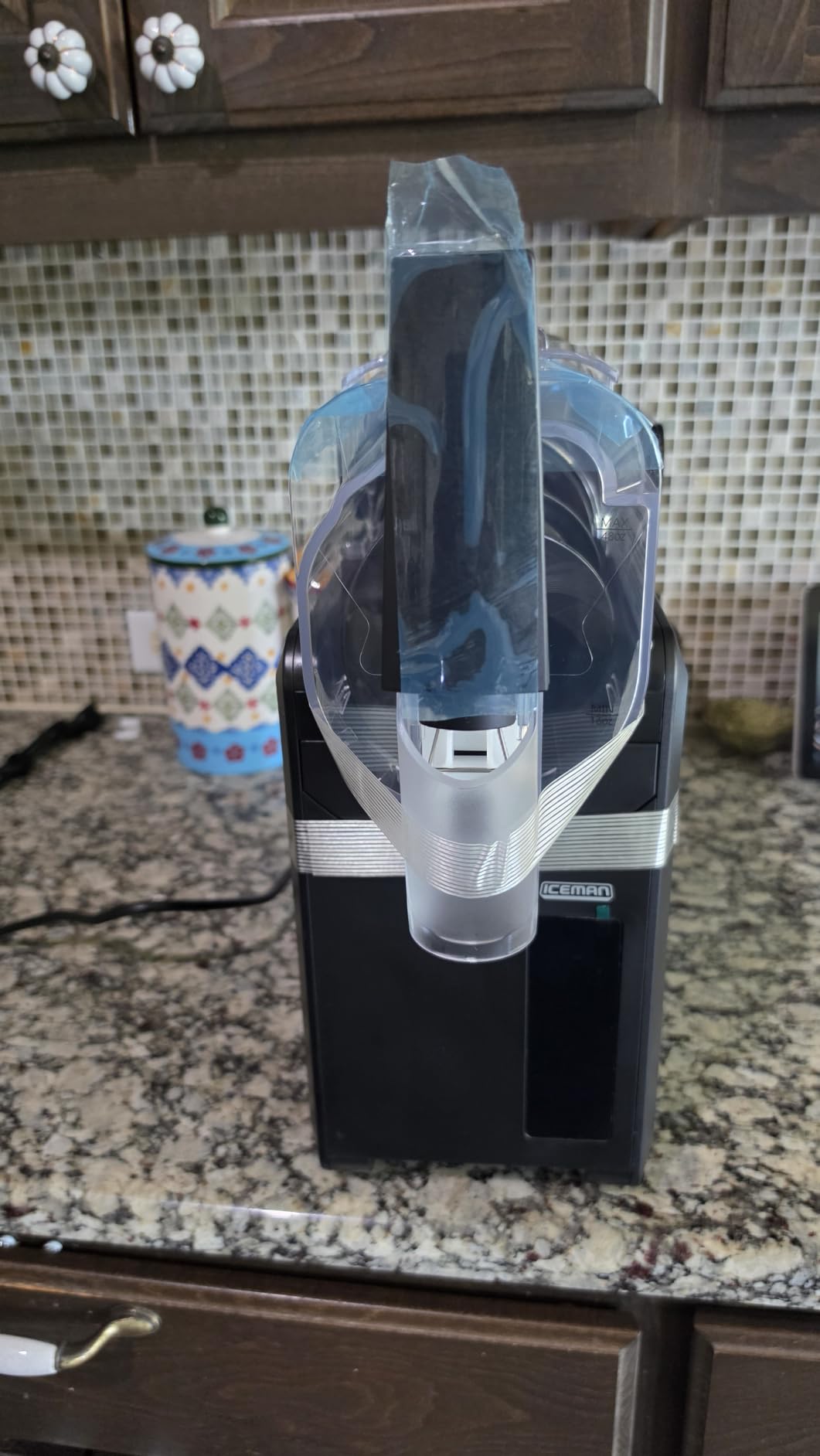 Iceman by Chefman Slush-Ease 68oz Slushie Machine, 48oz Liquid Capacity Frozen Drink Maker & Slushy Machine with 5 Presets and LED Display, Perfect for Frozen Margaritas, Frappes, Smoothies & Shakes customer photo 2