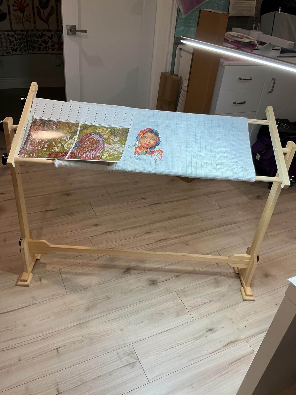 Needlework Table and Adjustable Embroidery Stand, Cross Stitch Hoop Stand, Beech Wood Tapestry Cross Stitch Embroidery Frame Holder(54.5x41.6 cm (21.5