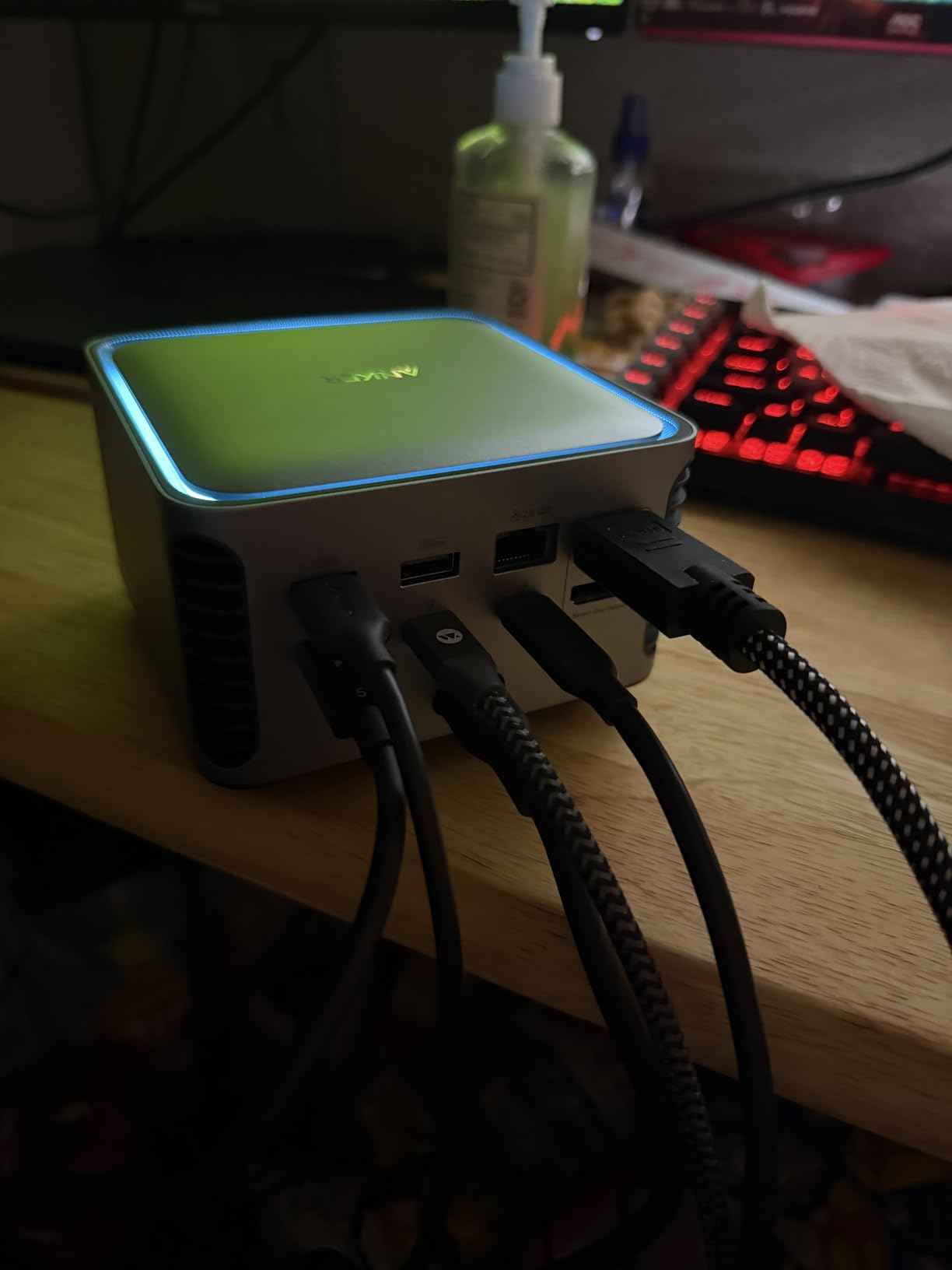Anker Prime TB5 Docking Station, 14-in-1 Thunderbolt 5 Dock for Laptops | 120Gbps Max Data Transfer, Up to 8K, Dual Display, 140W Max Charging, Ethernet, SD/TF, Cooling System, for TBT 5/4 Laptops customer photo 1