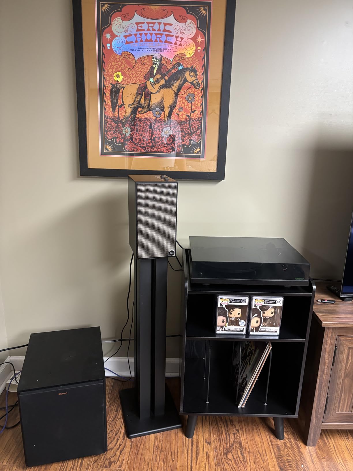 Record Player Stand, Turntable Stand with Record Storage and Charging Station & USB Ports, Record Player Table with Metal Divider, Record Stand Up to 160 Albums for Living Room, Bedroom Walnut customer photo 1