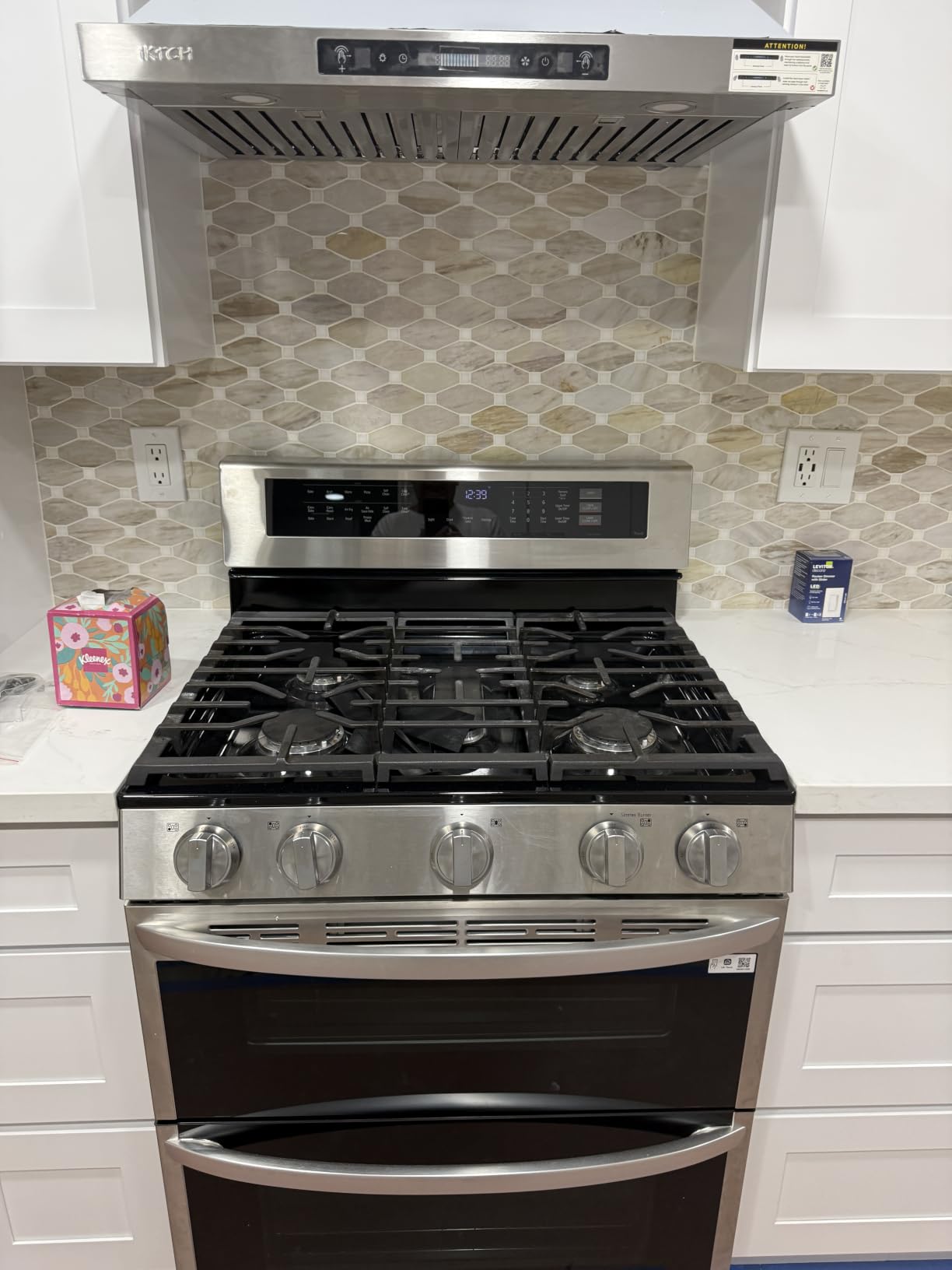 SNDOAS 24 inch Range Hood,Stainless Steel Oven Vent Hood,Wall Mount Kitchen Hood,Ducted/Ductless Chimney-Style Kitchen Exhaust Hood with Push Button Control,Stove Vent Hood with 3-speed Fan customer photo 2
