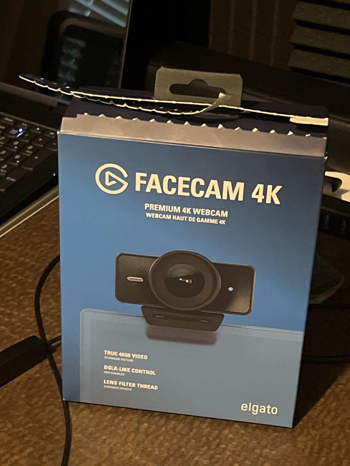 Elgato Facecam 4K, 4K60 Studio Webcam, DSLR-Like Control customer photo 2