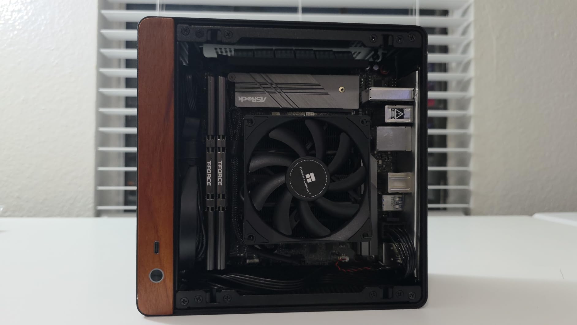 JONSBO NV10 Black MINI ITX PC Case, Aluminum Alloy with Walnut Trim Desktop Case, Compatible with 1U Flex PSU, Low-Profile GPU, Compact & Portable 4.5L Case, with a PCI-E 4.0 Extended Cable customer photo 1