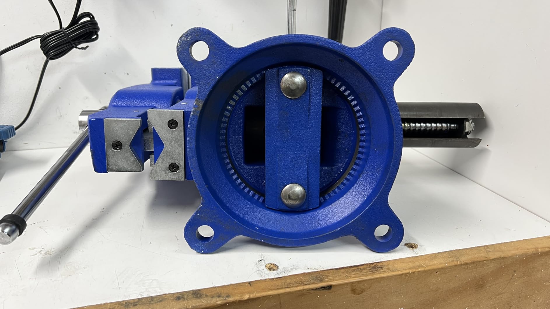 Yost Vises 760-DI Multi-Jaw Rotating Vise 6 Inch Jaw Width | 2 in 1 Multipurpose Bench and Pipe Vise | Secure Grip with Swivel Base | Made with a Combination of Ductile Iron & Hardened Steel customer photo 1