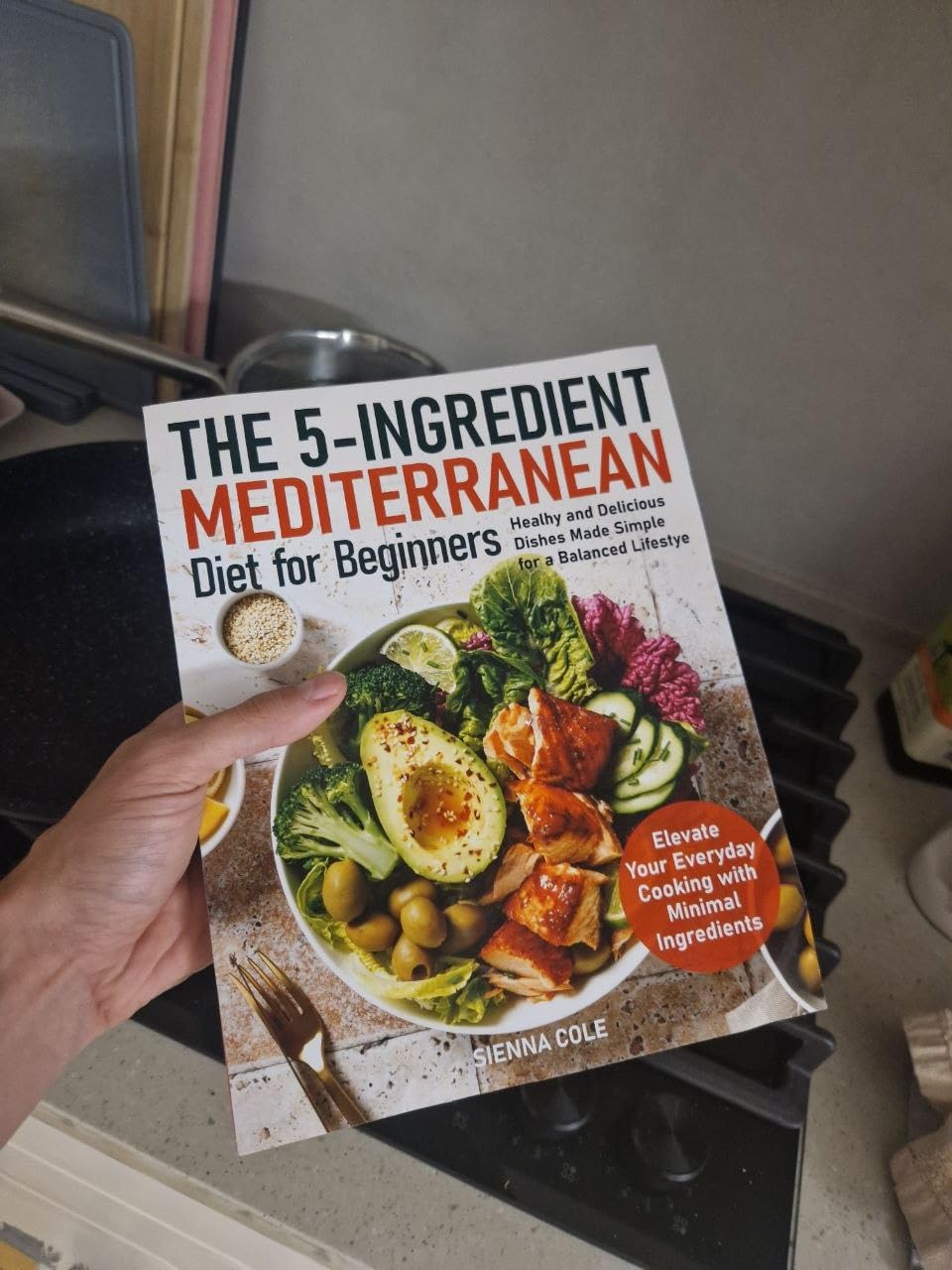 The 5-Ingredient Mediterranean Diet for Beginners: Healhy and Delicious Dishes Made Simple for a Balanced Lifestye. Elevate Your Everyday Cooking with Minimal Ingredients customer photo 2