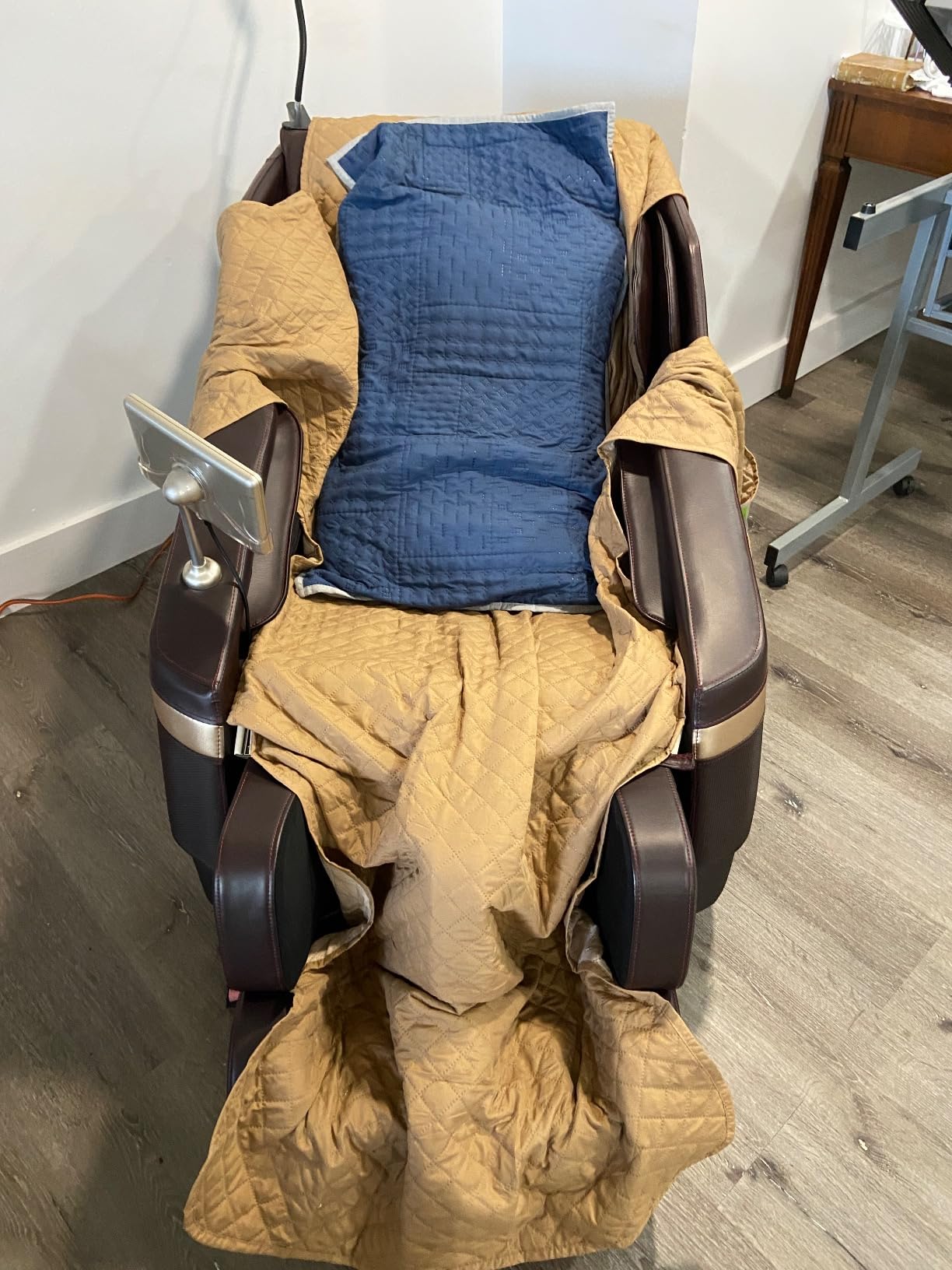 Real Relax Full Body Shiatsu Massage Chair for Home Relaxation customer photo 1