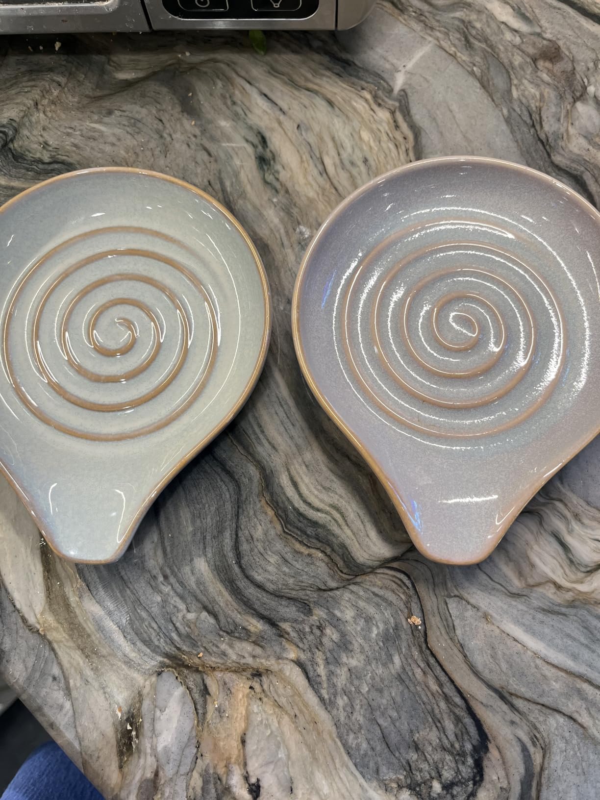 LAUCHUH Spoon Rest for Stove Top, Ceramic Spoon Holder for Kitchen Counter customer photo 2