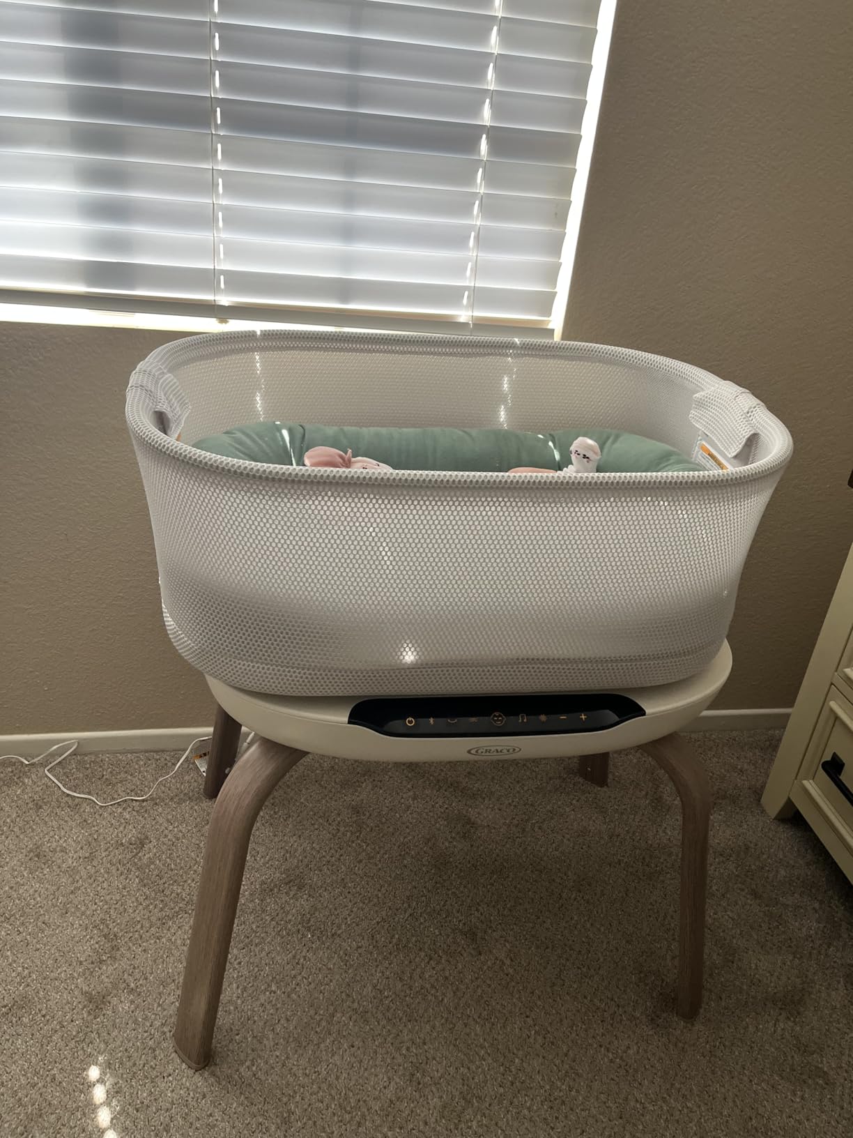 Graco® SmartSense Soothing Baby Bassinet – Smart Newborn Bassinet Detects and Automatically Responds to Baby's Cries – for Newborn Babies to 6 Months customer photo 2