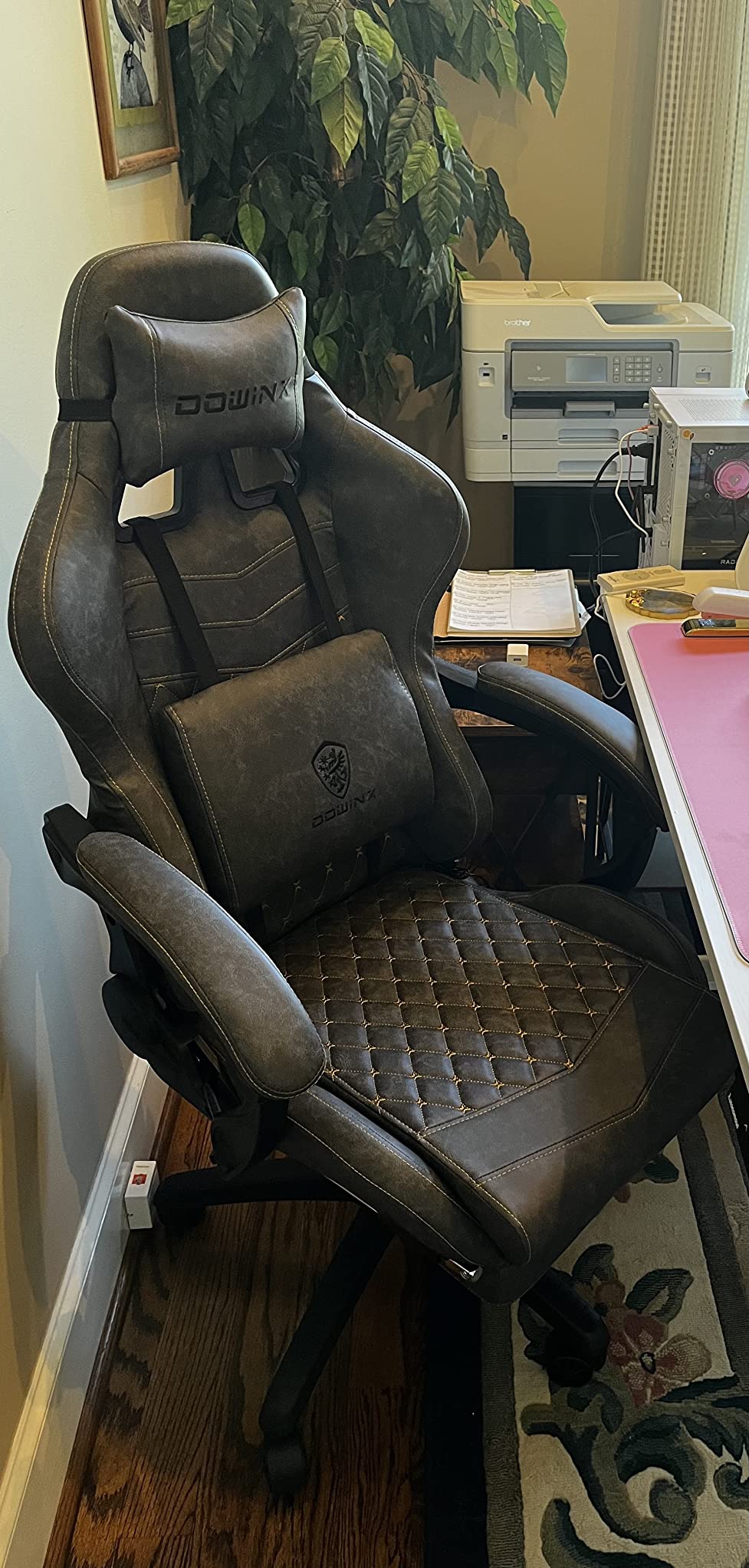 Dowinx Big & Tall Vintage Gaming Chair for Adults, 400 lb Capacity Heavy Duty Ergonomic Computer Chair with Massage Lumbar, Footrest & Easy Side Recline, Black customer photo 1
