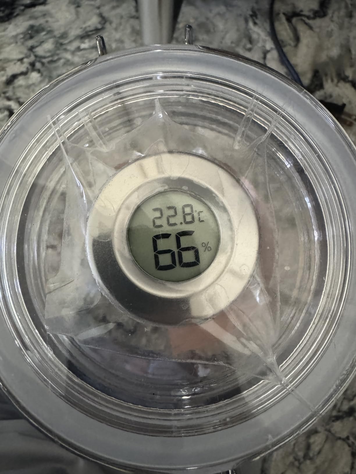 XIFEI Acrylic Humidor Jar with Digital Hygrometer, Tall Design Storage Case Fits Long Cigar, Humidifier & Spanish Cedar Wood Veneer, Portable Travel Humidor for 15-20 Cigars customer photo 1
