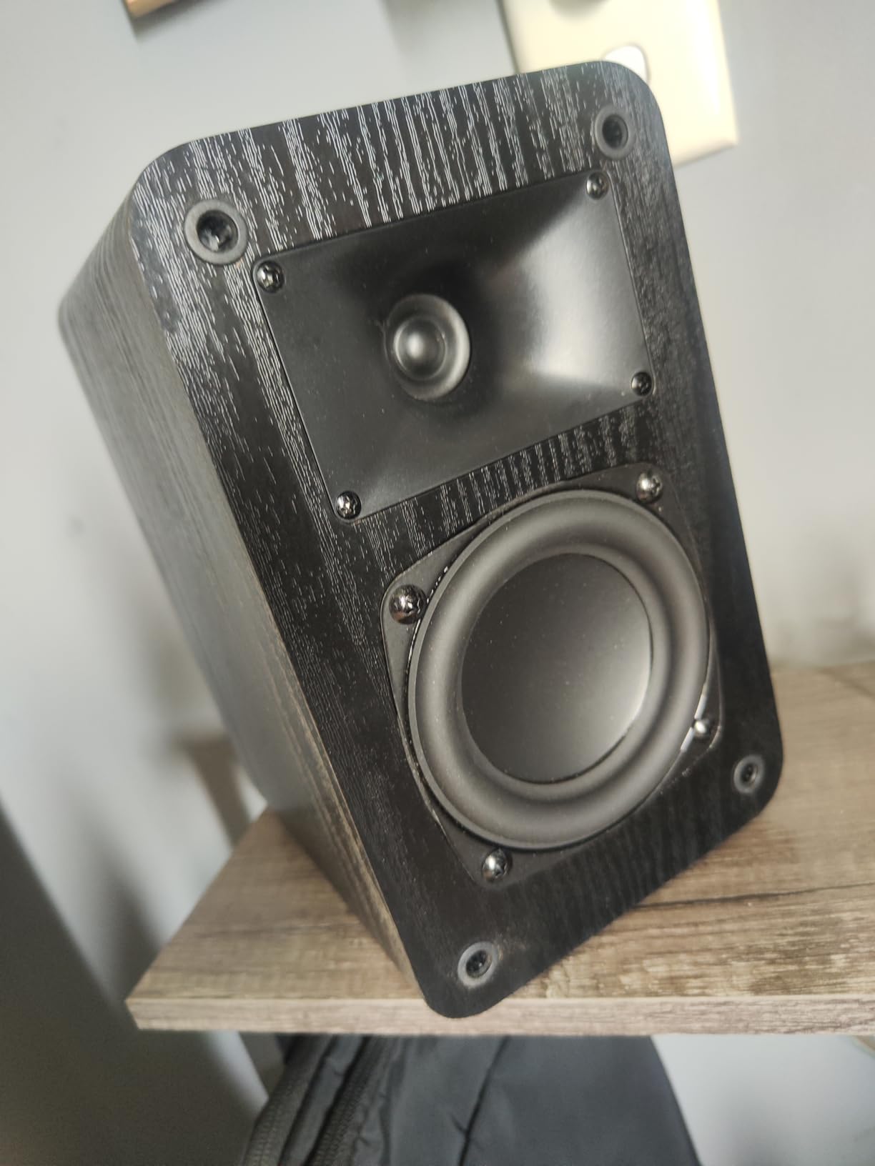 Saiyin 2-Way Passive Bookshelf Speakers 60Hz Bass customer photo 2