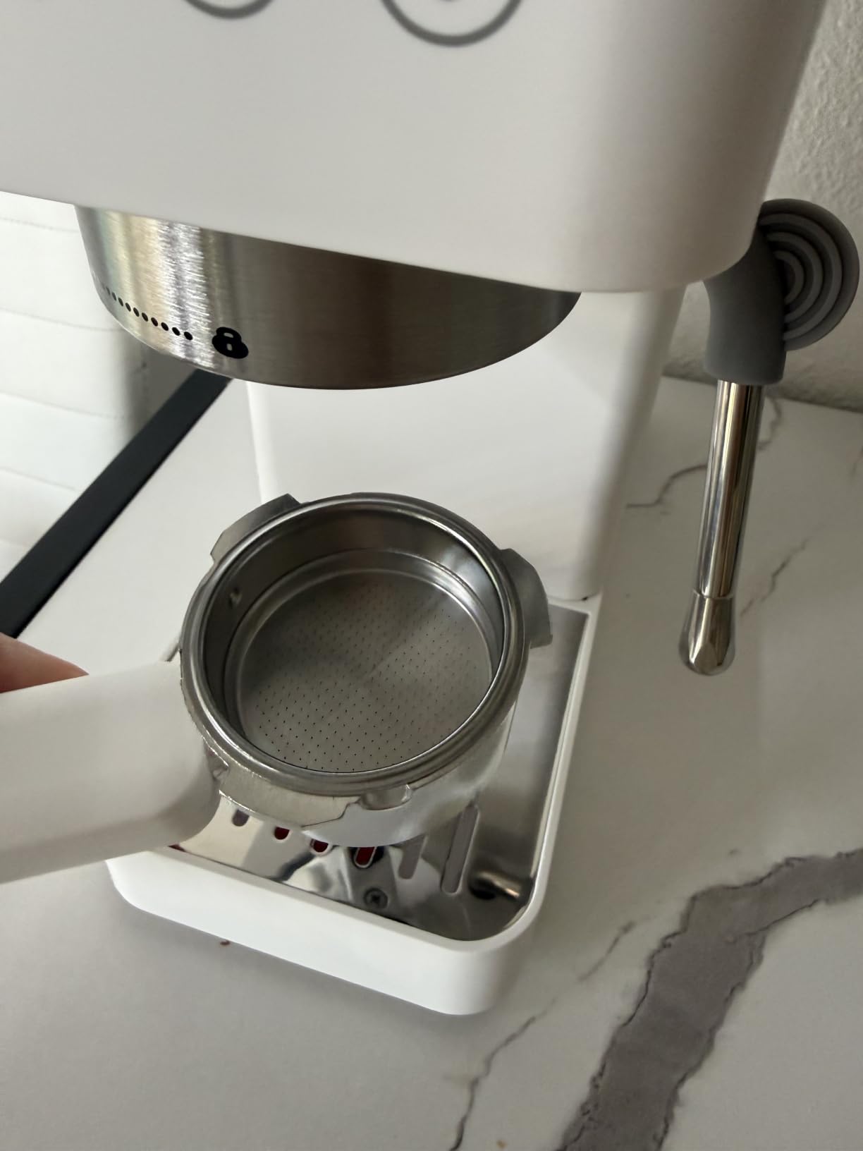 AMZCHEF Compact Espresso Machine 20 Bar, Americano, Latte & Cappuccino | Easy One-Touch Brewing, 30s Heat-Up, Stable PID Control, Easy Milk Frothing, Compact Design, 50oz Tank, White customer photo 1