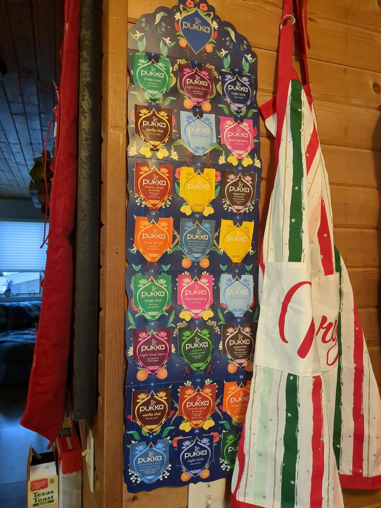 Pukka Christmas Tea Sampler Advent with Black and Green Teas, 24 Tea Bags customer photo 2