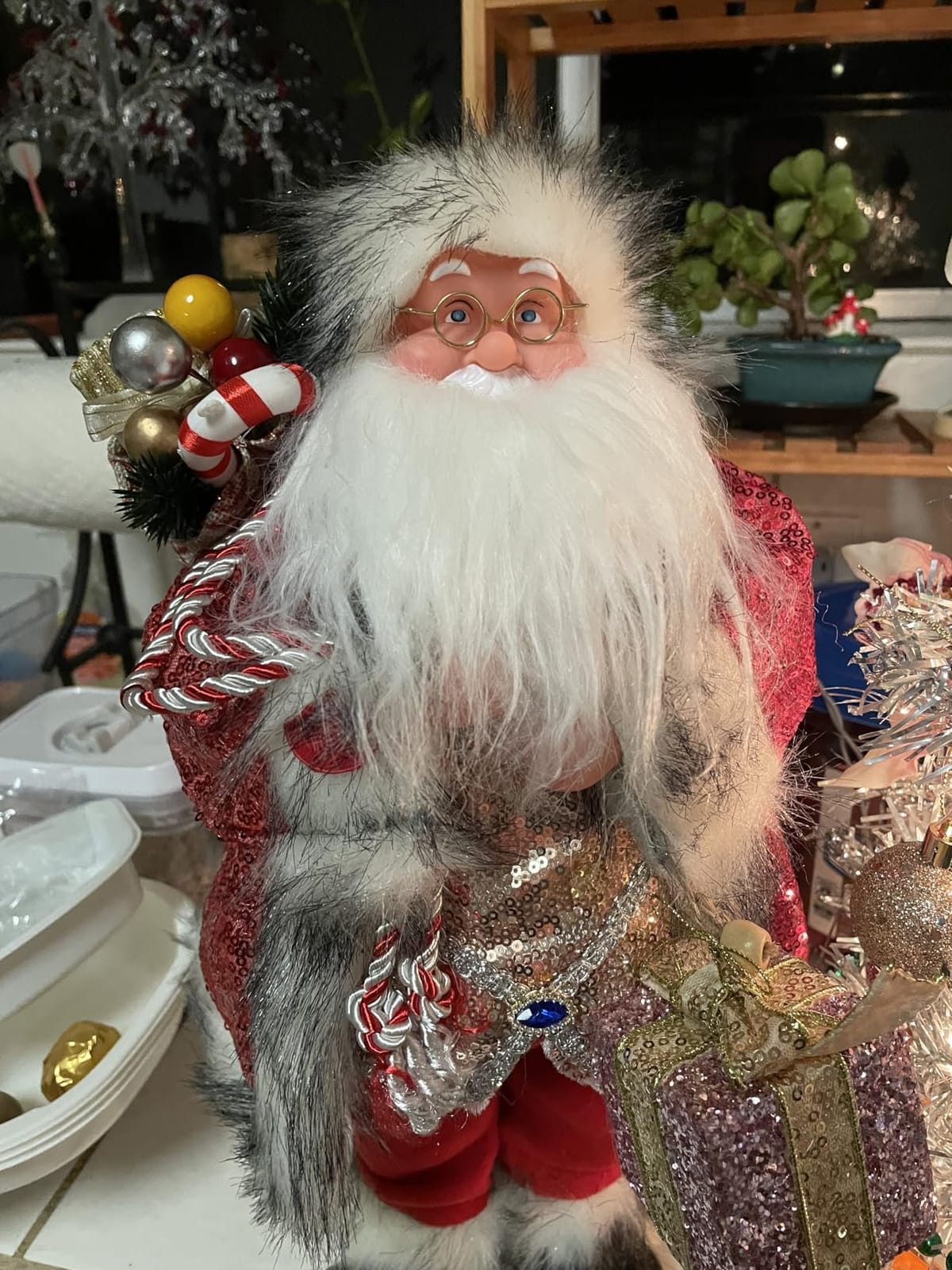 Gfilay 18 Inch Animated Santa Claus Figurine with Music and Movement customer photo 2