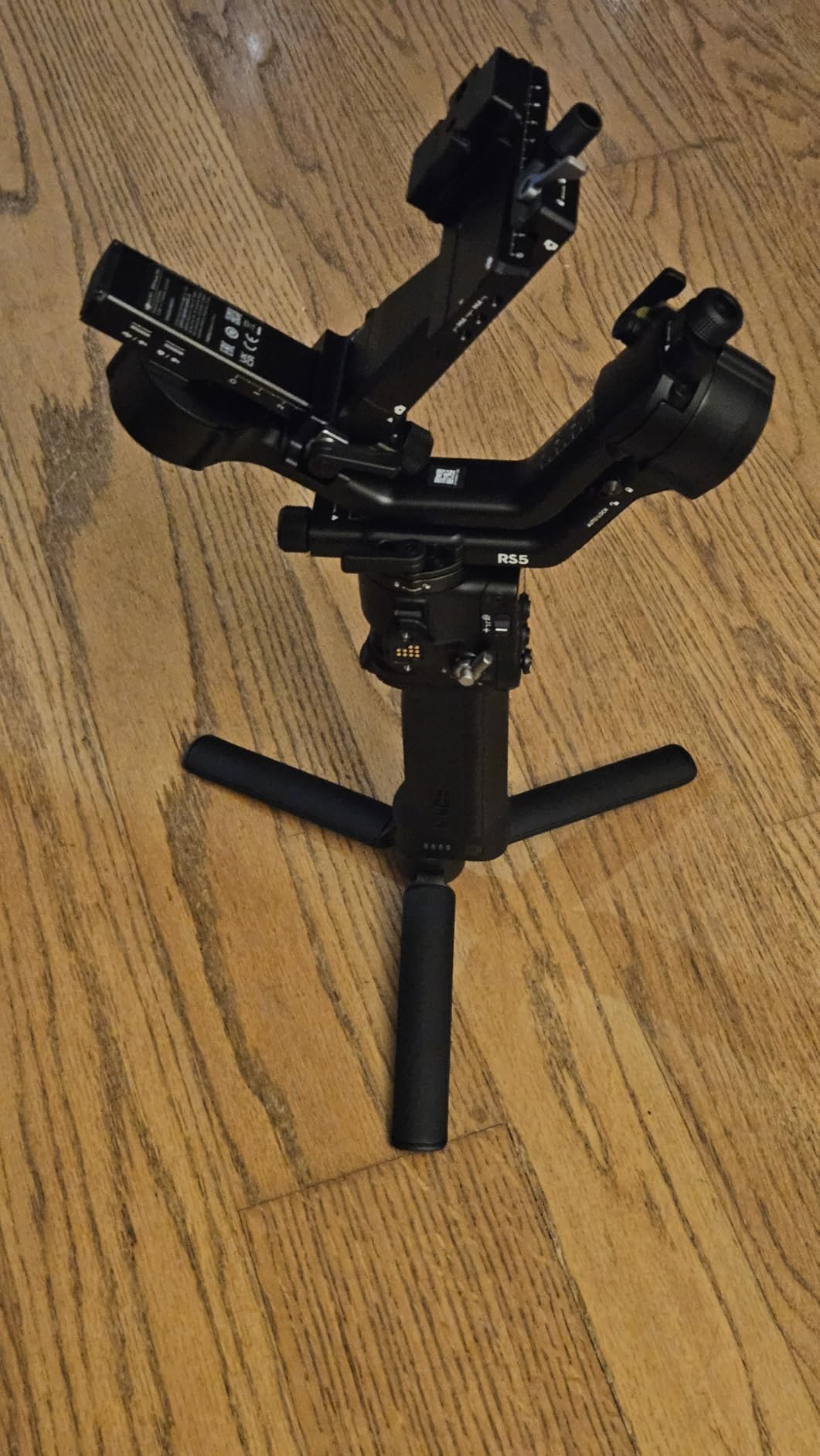 DJI RS 5, Gimbal Stabilizer for Camera, Canon/Sony/Nikon/Fujifilm | Fine-Tuning Knobs, 2nd-Gen Automated Axis Locks, Quick-Open Tripod, Z-Axis Indicator customer photo 1