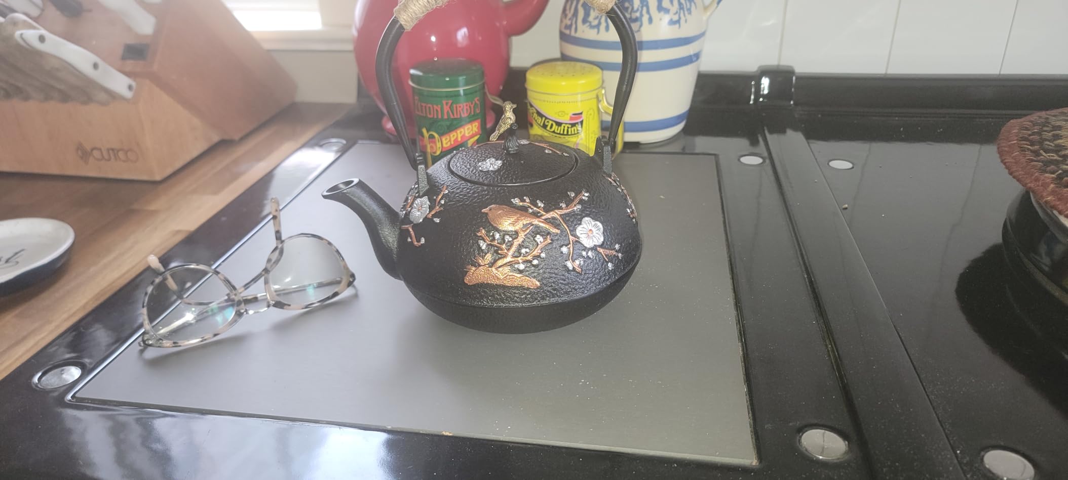YJX 60.9oz Large Cast Iron Teapot, Tea Kettle for Stove, Enameled Tea Pot customer photo 1
