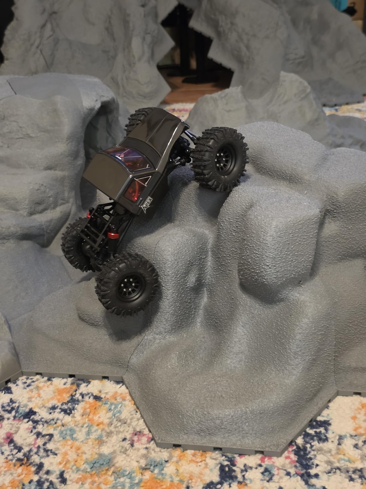 Redcat Racing Ascent-18 APEX, 1/18 Scale Brushless Electric Rock Crawler, Carbon Fiber, 4WD RC Car for Adults with 2.4GHz Radio System (Gray) customer photo 1