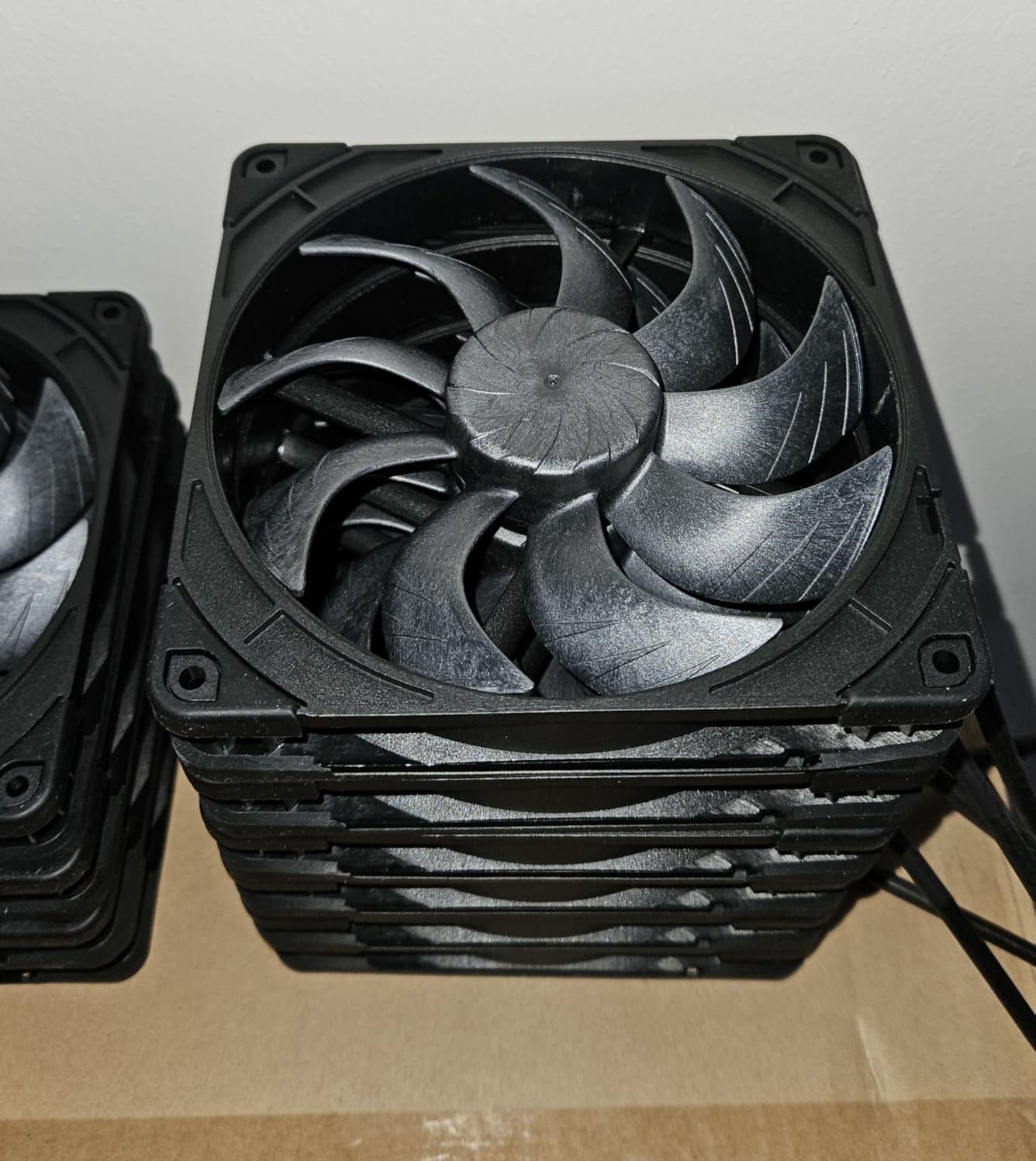 Noctua NF-A14x25 G2 PWM chromax.Black, High-Performance Quiet Fan 140mm | High Airflow & Static Pressure, Low-Noise 25mm Thick Fan, for Coolers/Radiators/Cases, Rich Accessory Kit, 1500rpm 4-Pin PWM customer photo 2