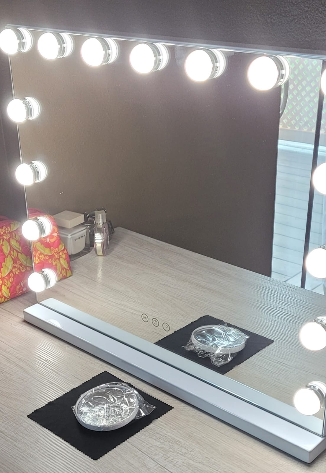 FENCHILIN Vanity Mirror with Lights, 22