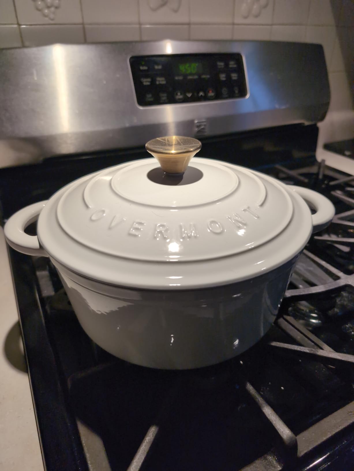 Overmont Enameled Cast Iron Dutch Oven - 5.5QT Pot with Lid Cookbook & Cotton Potholders - Heavy-Duty Cookware for Braising, Stews, Roasting, Sourdough Baking White customer photo 2