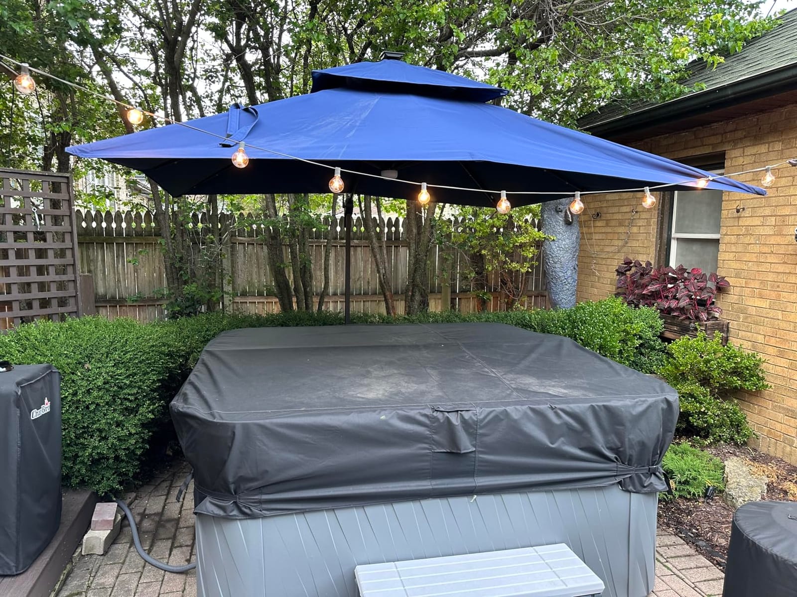 9x9 FT Cantilever Offset Patio Umbrella with Lights & Base customer photo 1