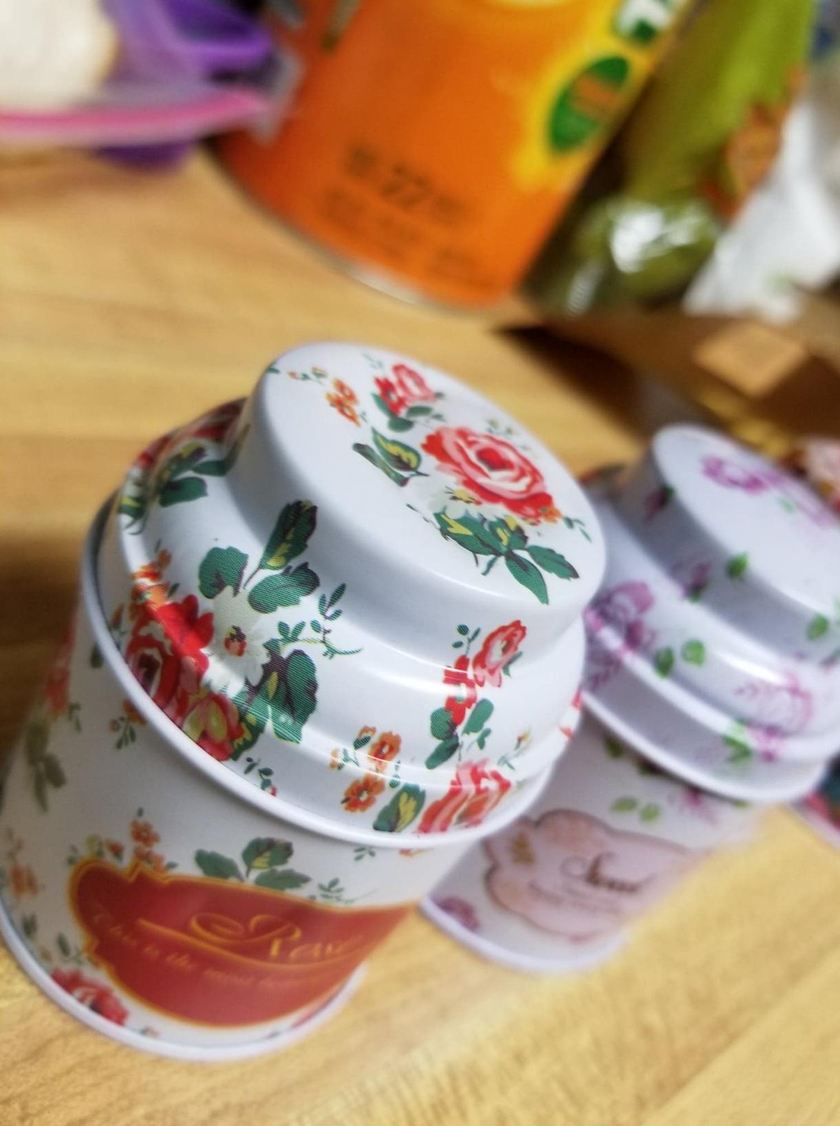 TooGet Tea Tin Canisters 6Pcs - Loose Leaf Tea Storage Small Empty Tins Vintage Round Airtight Storage Tin Containers with Lids, Tinplate for Teas, Coffee, Herbal, Spices & Dry Food (3.93 x 4.13 in) customer photo 1