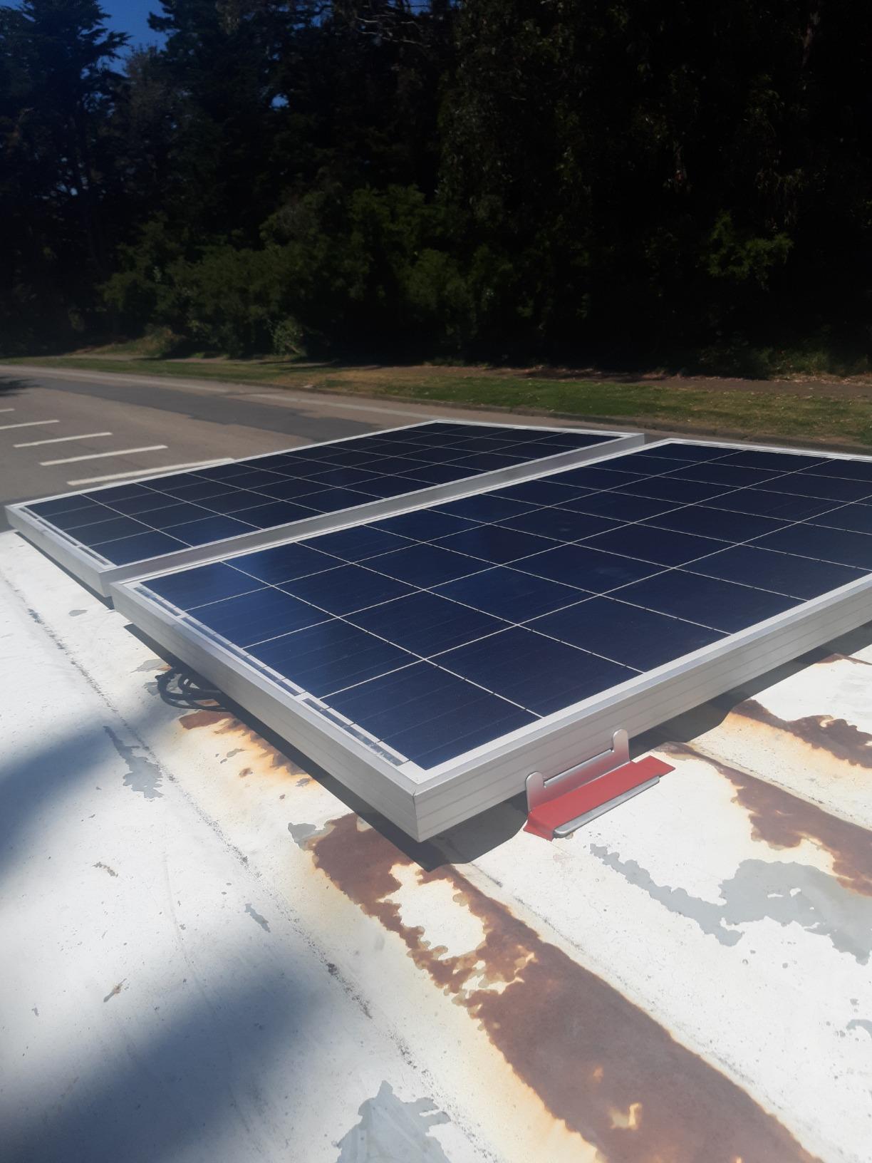 HQST 100W Portable Solar Panel, N-Type, 25% Efficiency, IP67 Waterproof customer photo 2