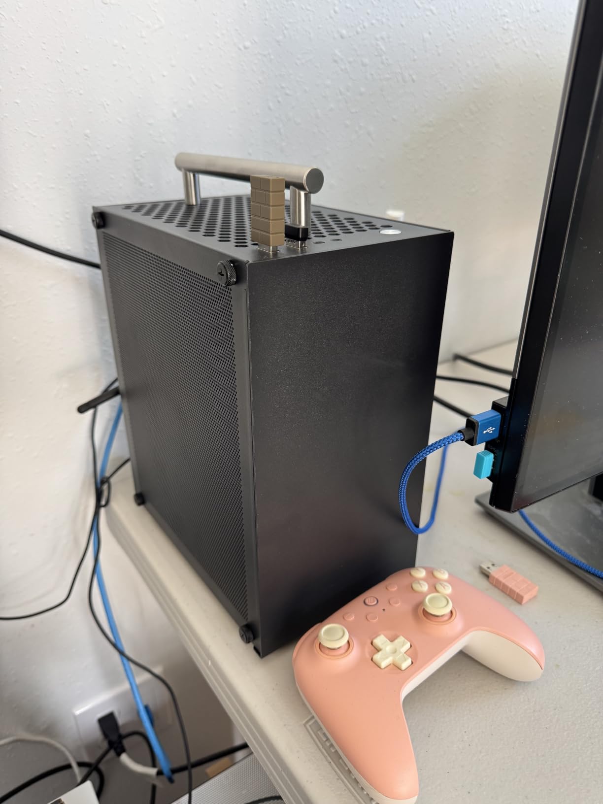 Mini ITX PC Case, Small Form Factor Computer Case - Metalfish T40 Black | Support SFX SFX-L PSU, 70mm CPU Cooler & 206mm GPU, Portable SFF PC Case with Detachable Handle customer photo 2